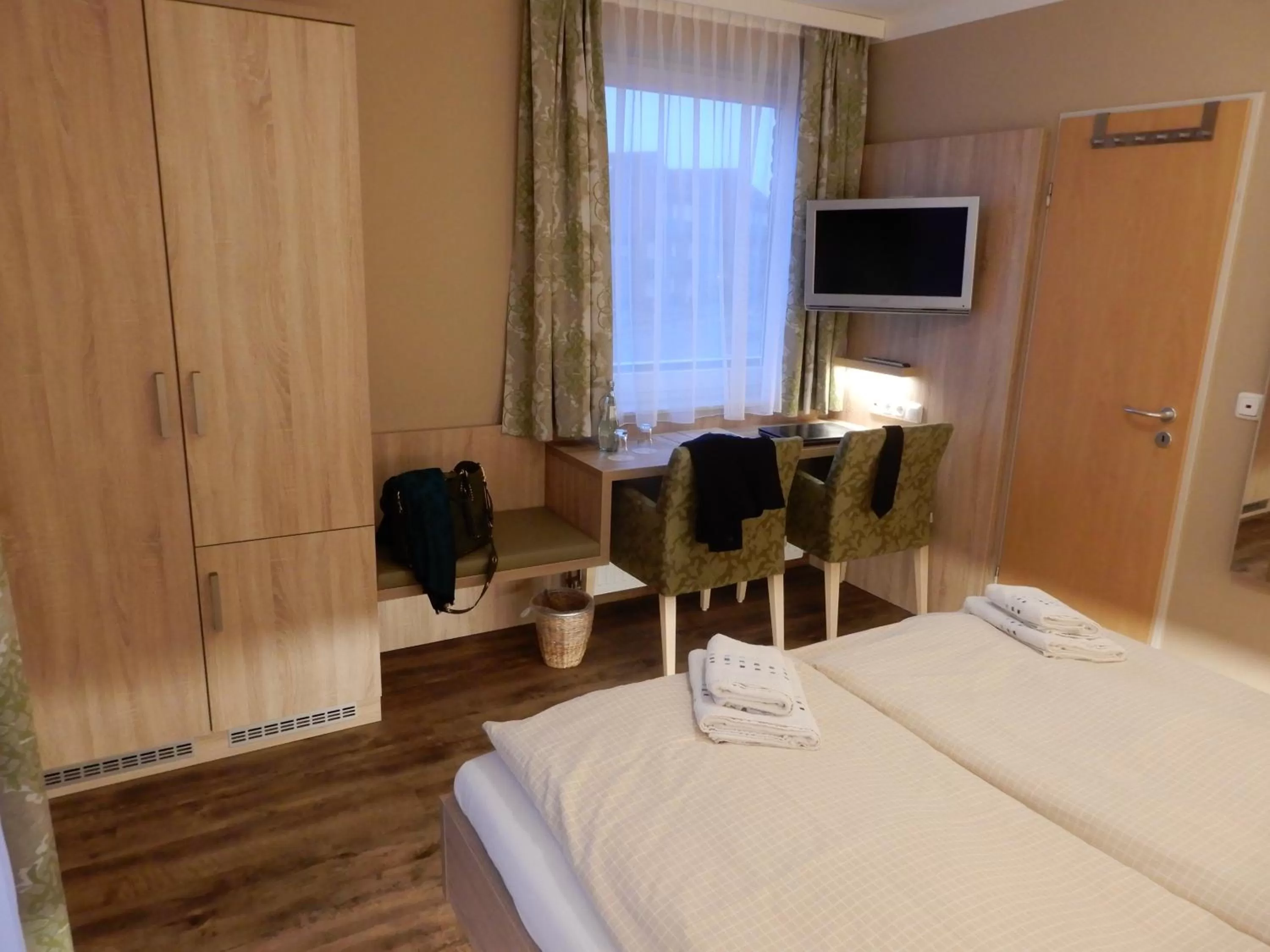 Photo of the whole room, Bed in Hotel Pension Am Hafen