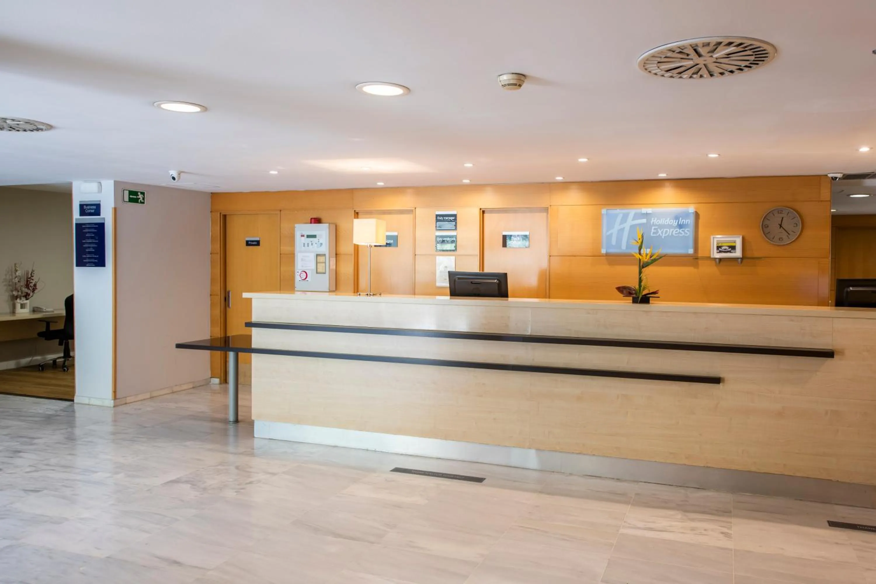 Lobby or reception in Holiday Inn Express Barcelona - Montmeló by IHG