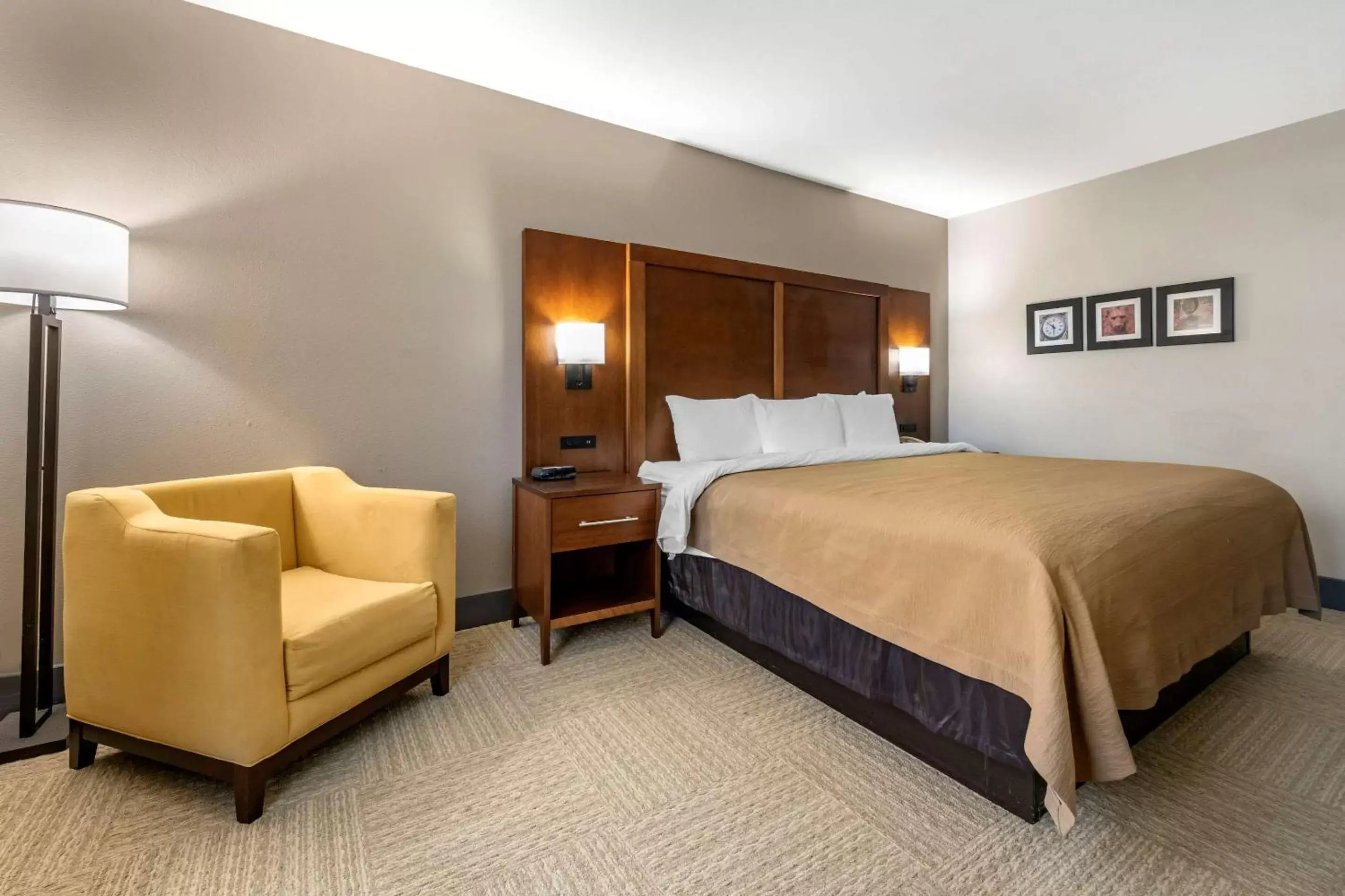 King Room with Roll-In Shower - Accessible/Non-Smoking in Comfort Inn & Suites Saint Augustine King Room with Roll-In Shower - Accessible/Non-Smoking in Comfort Inn & Suites Saint Augustine