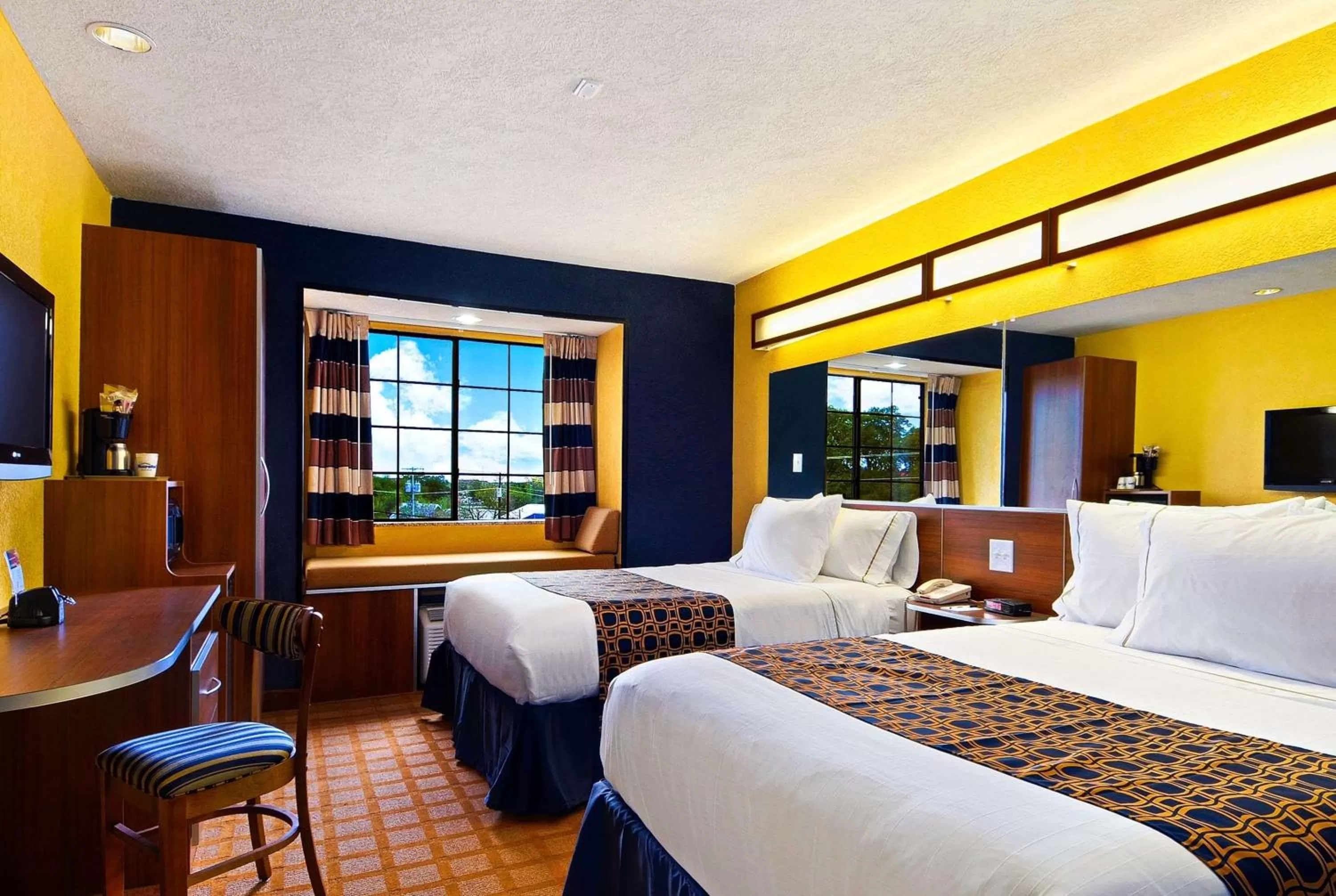 Photo of the whole room, Bed in Microtel Inn & Suites by Wyndham New Braunfels I-35