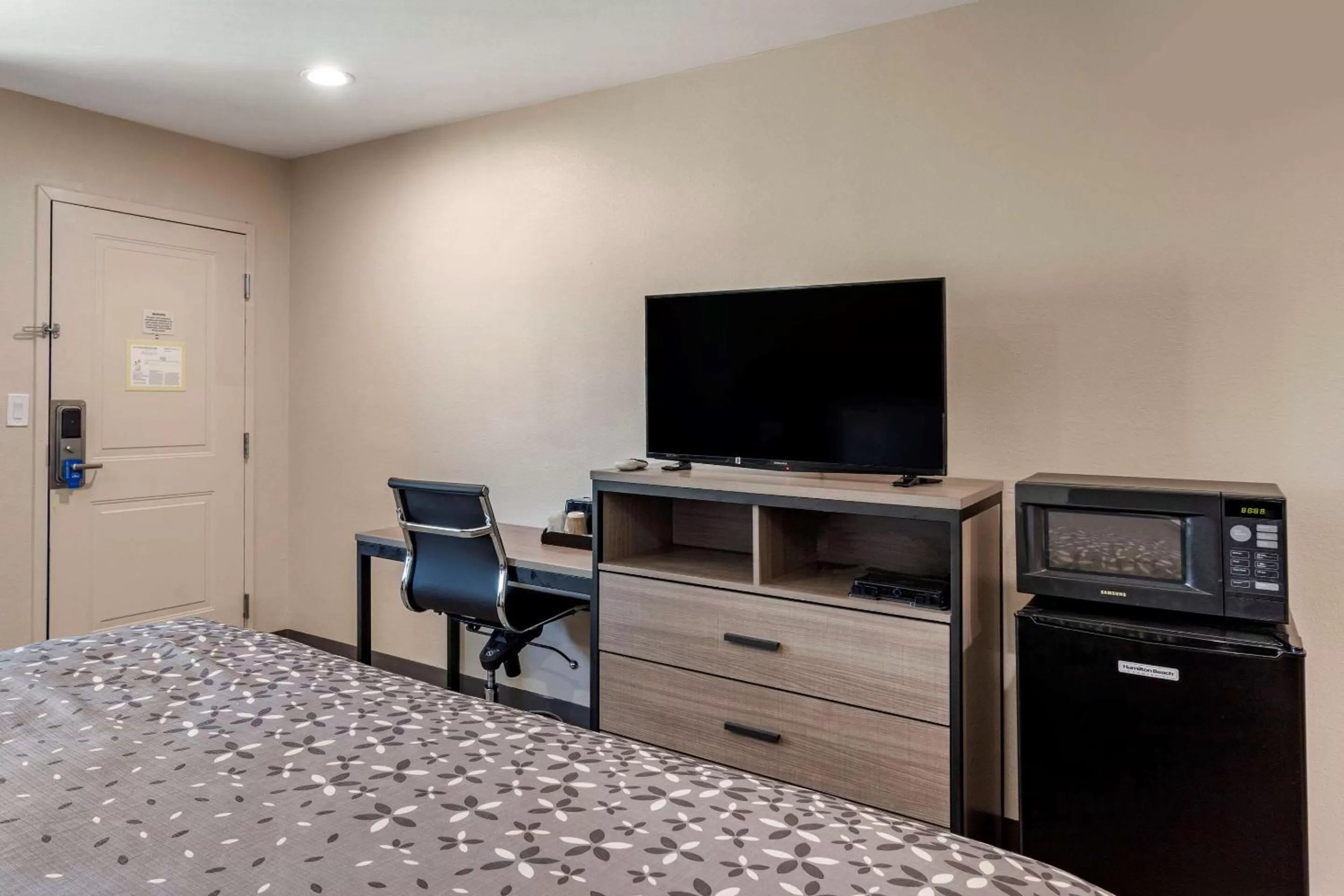 Photo of the whole room in Rodeway Inn Caldwell