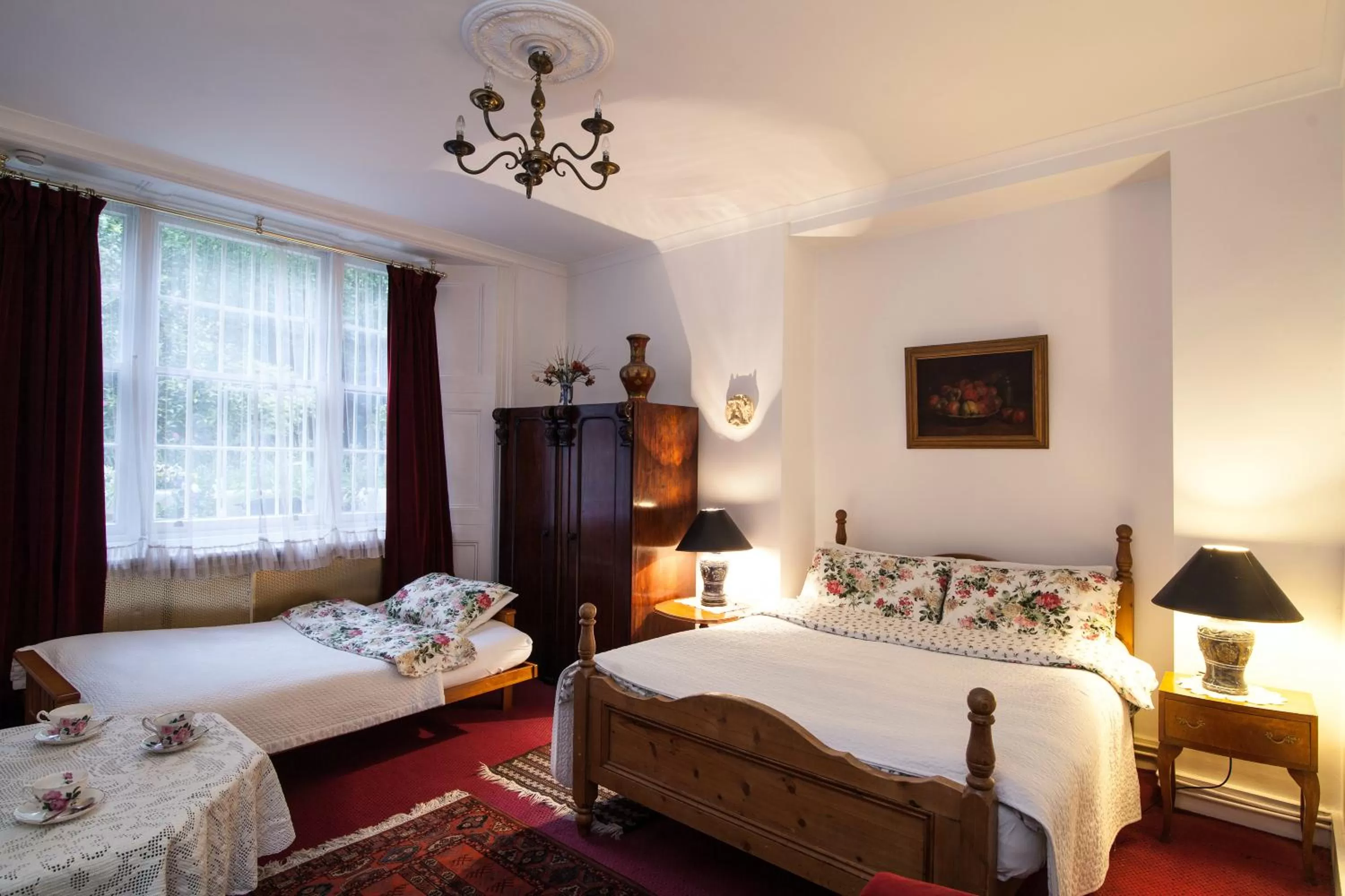 Photo of the whole room, Bed in Dawson Place, Juliette's Bed and Breakfast