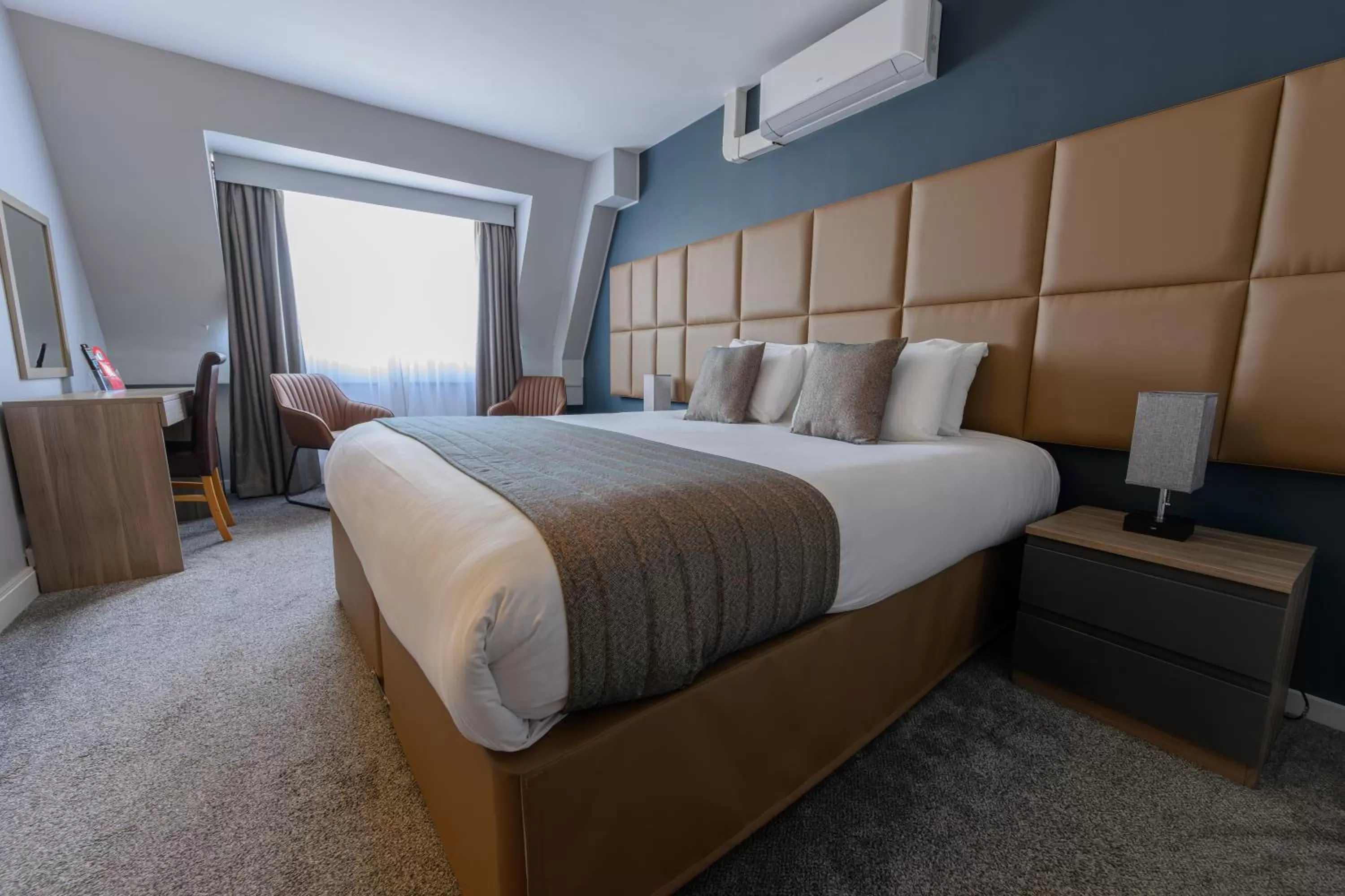 Double Room in Kensington Court Hotel - Earls Court