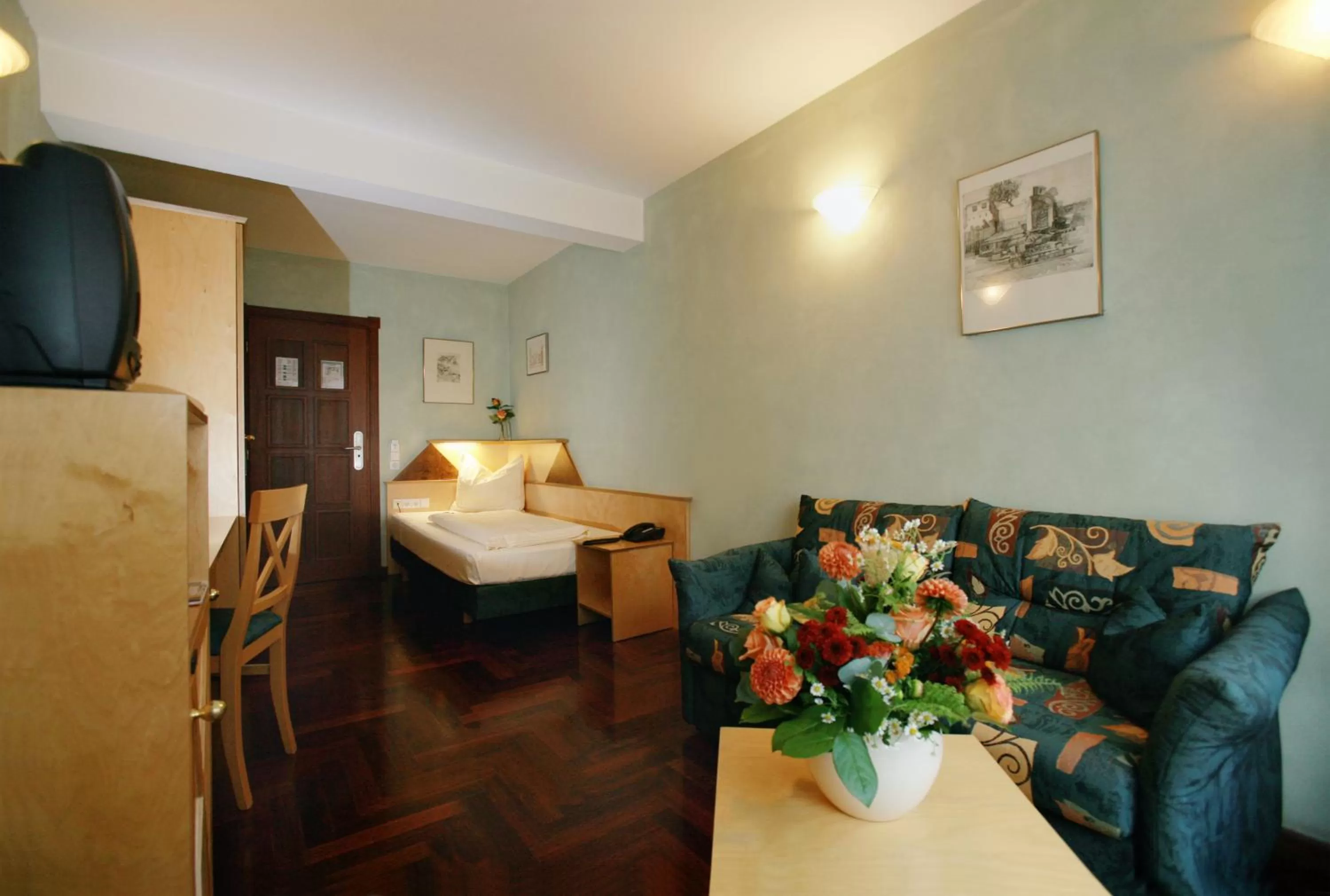 Photo of the whole room in Hotel Hoepfner Burghof