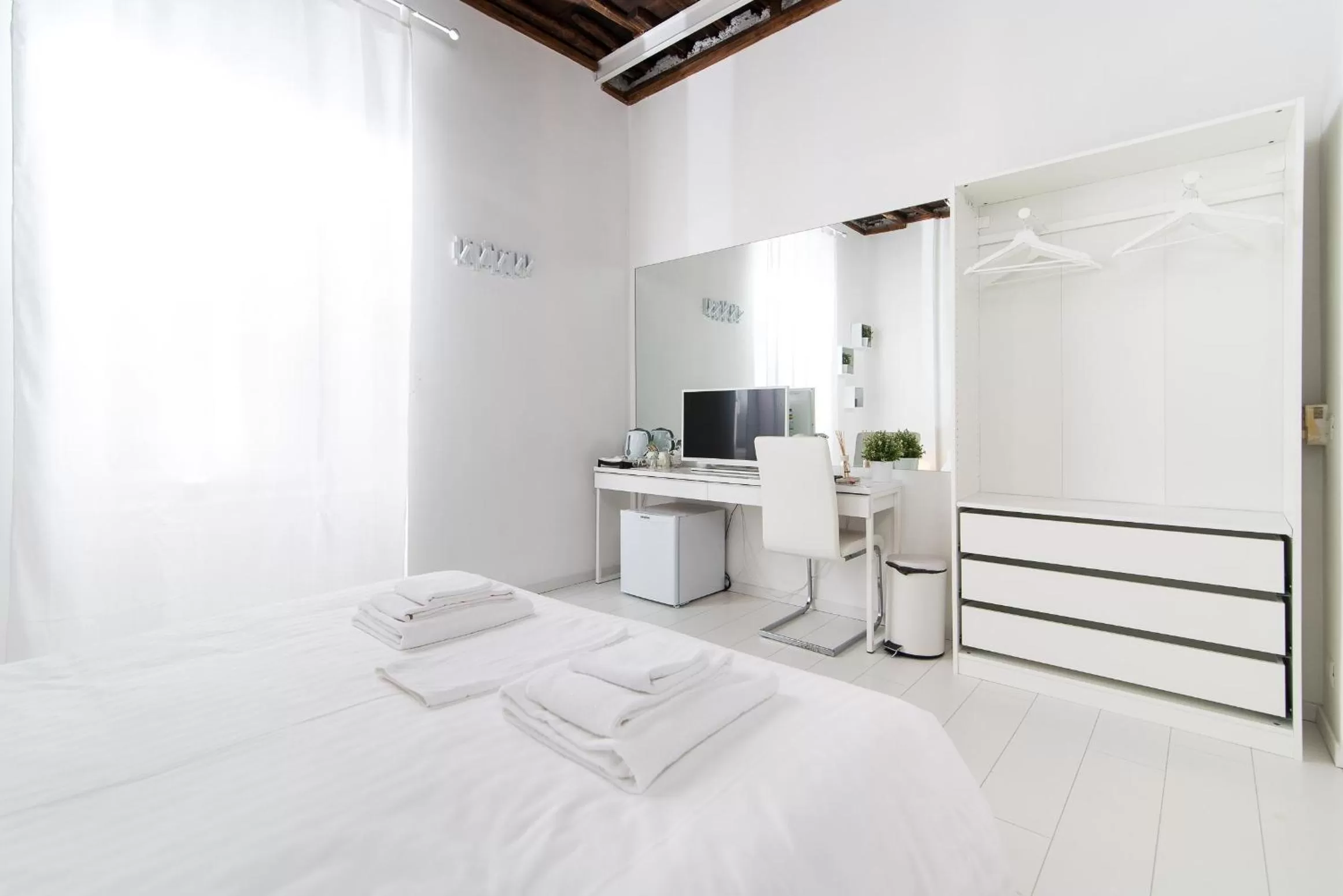 Bed in White Ostilia B&B