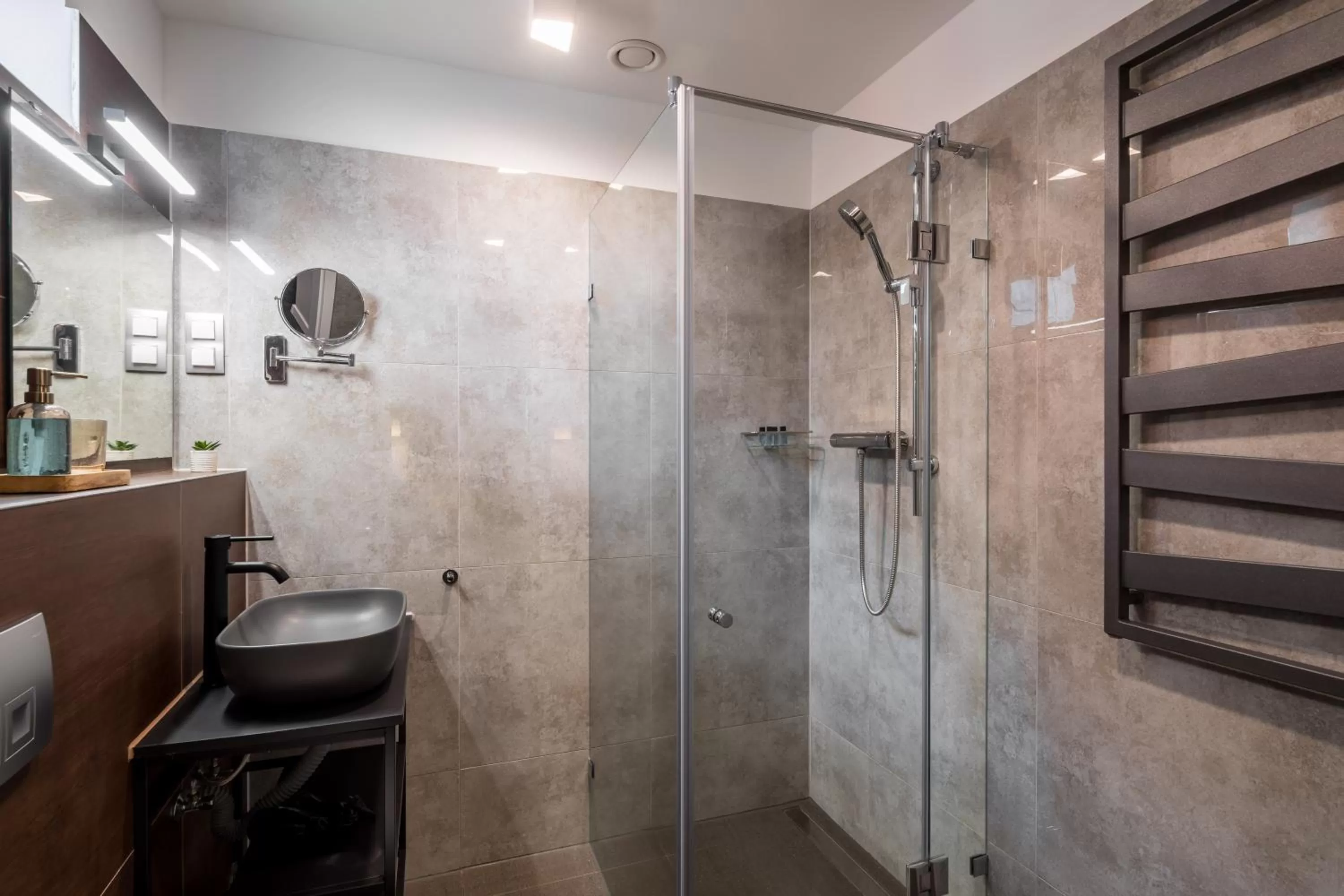 Shower, Bathroom in Villa Bérc