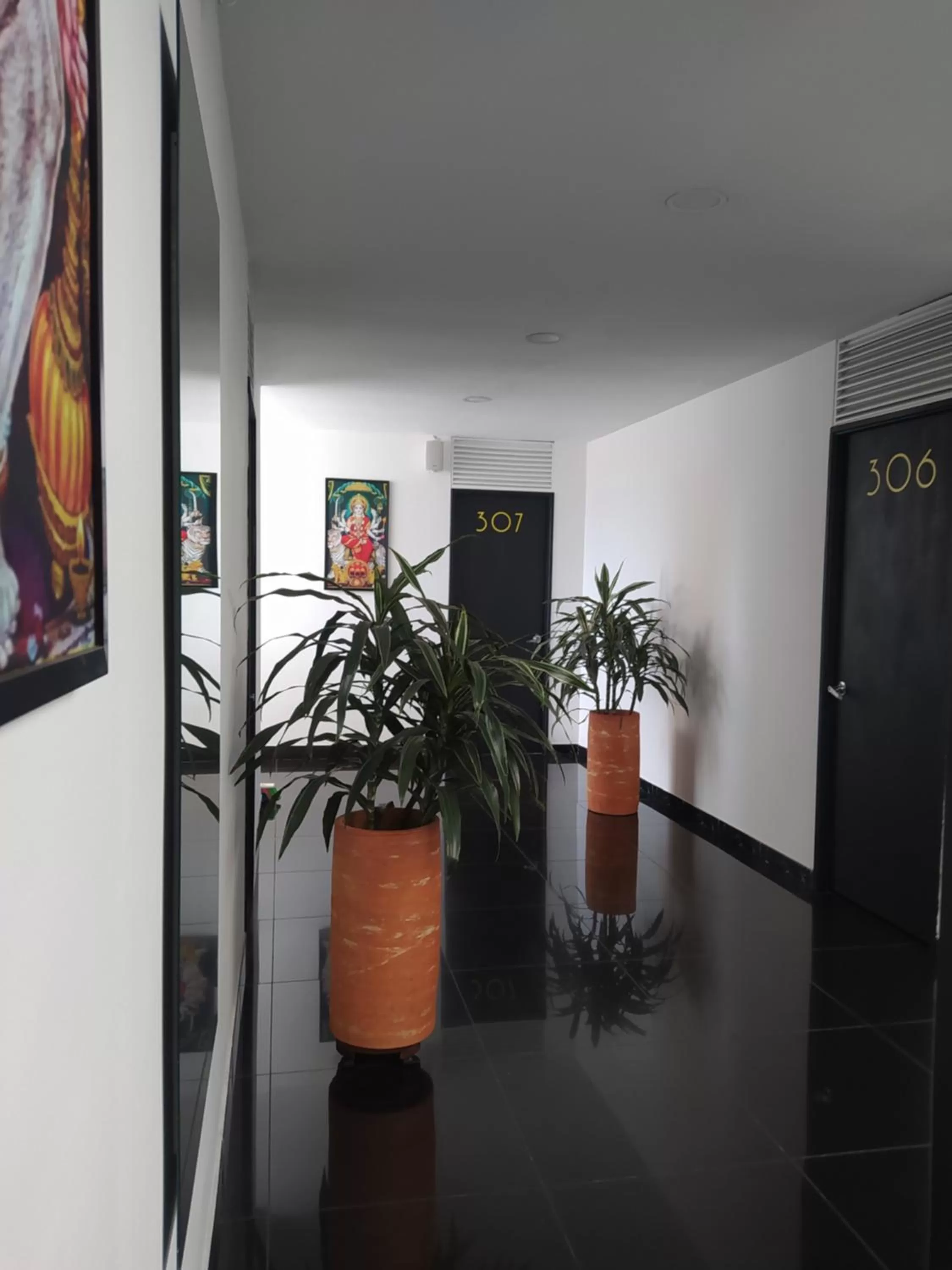 Photo of the whole room in Hotel Aura Medellin