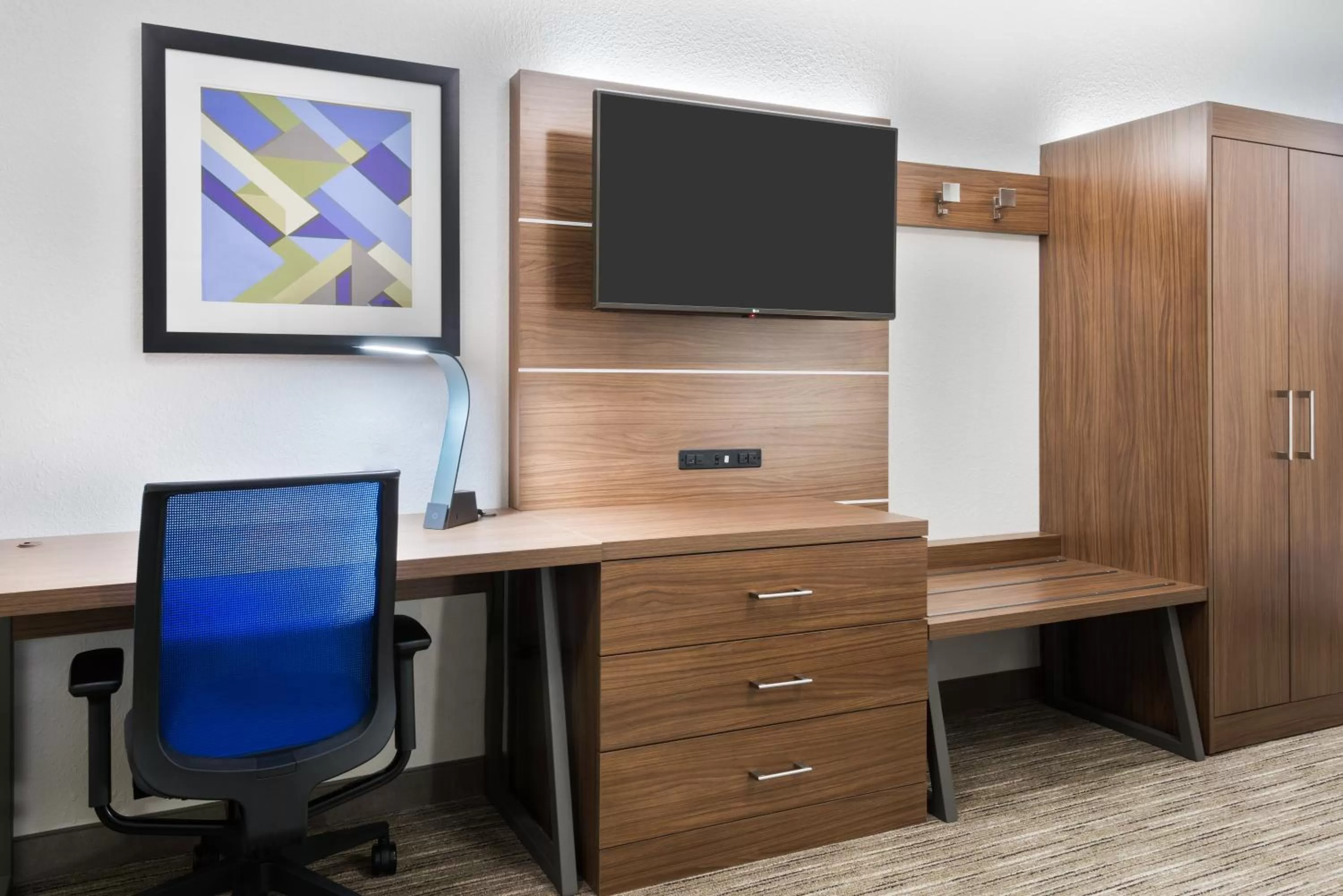 Queen Room -  Mobility Access/Hearing Accessible in Holiday Inn Express & Suites - Columbus Airport East, an IHG Hotel