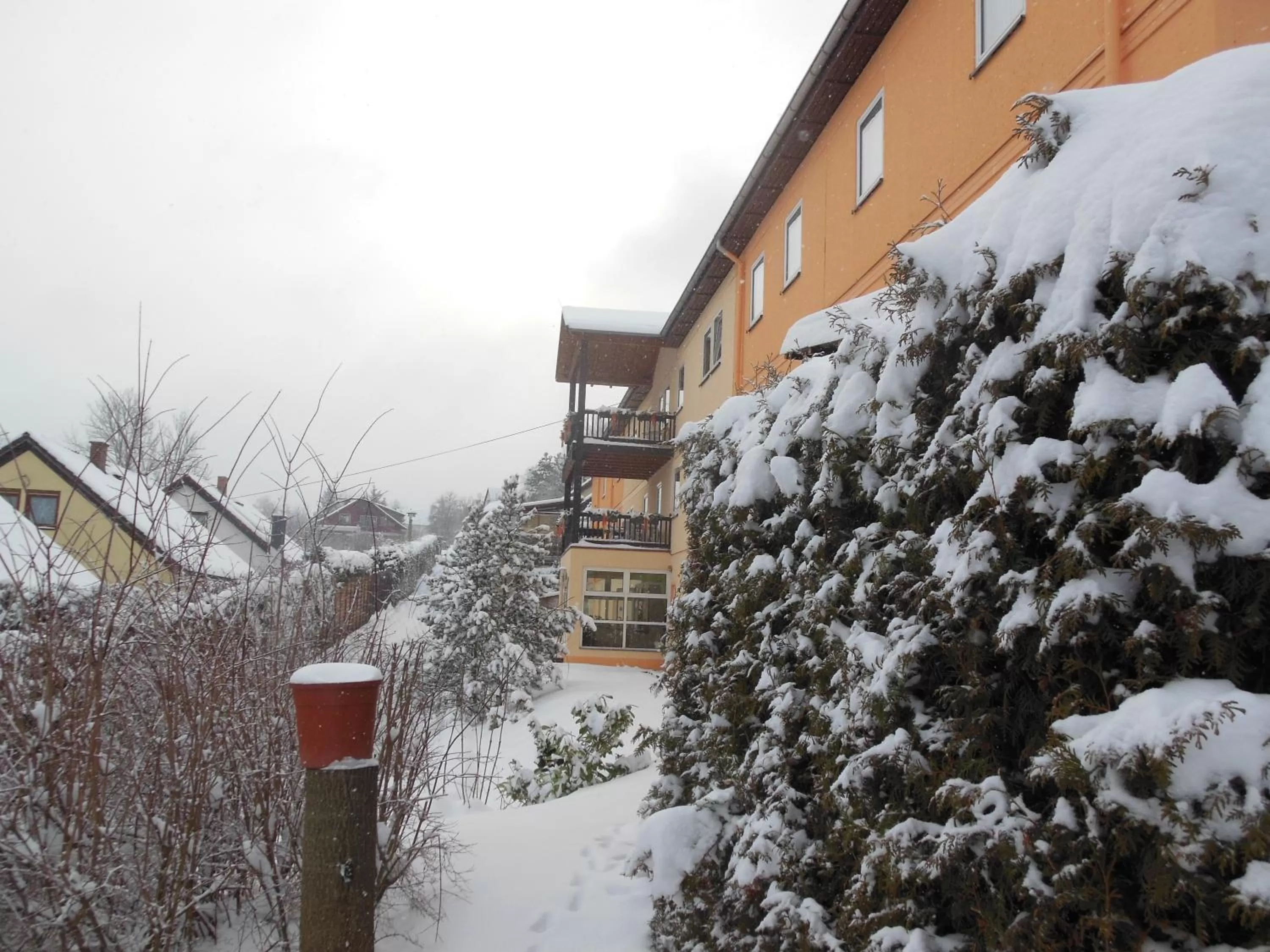 Facade/entrance, Winter in Hotel Asterra