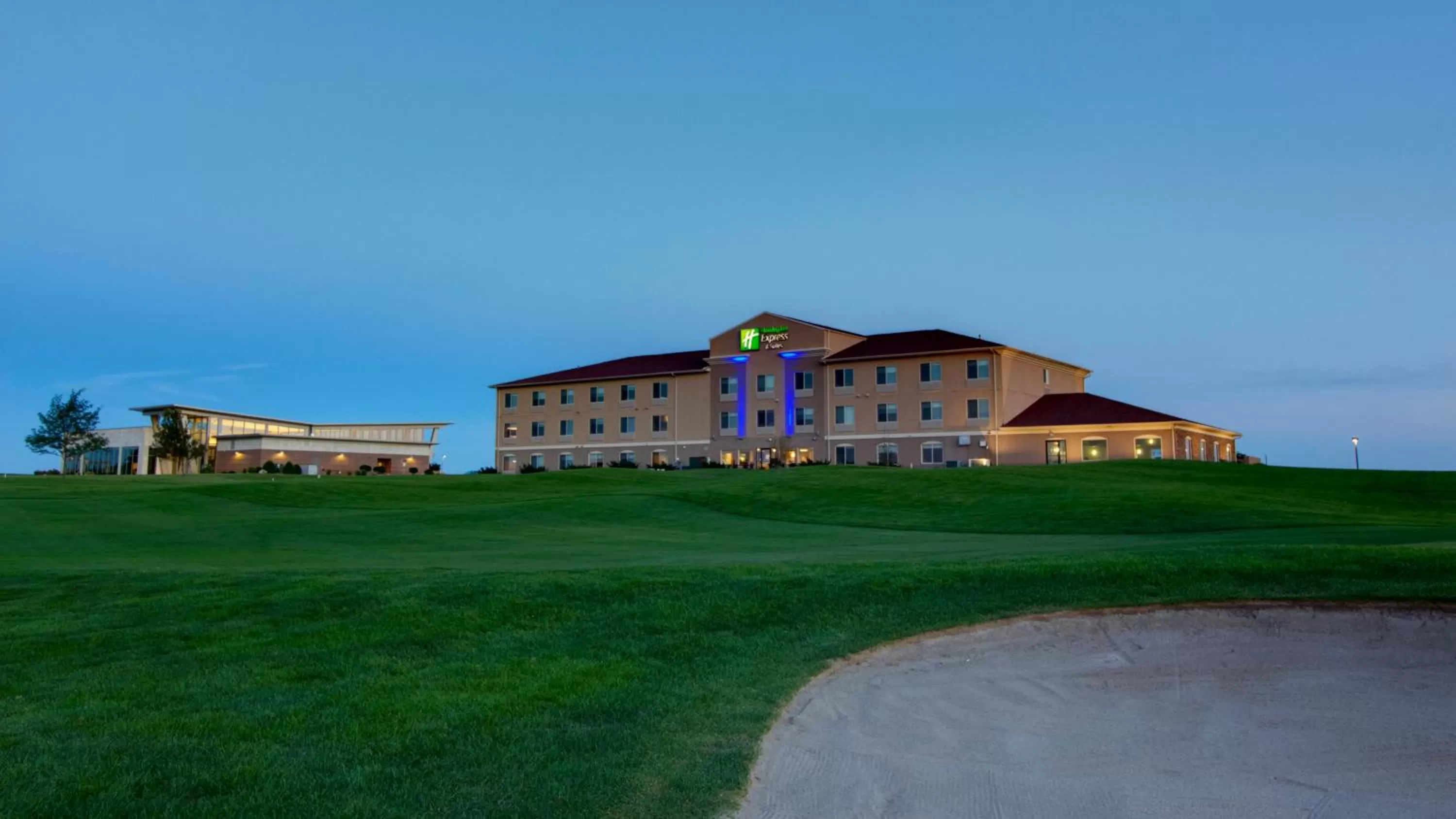 Golfcourse in Holiday Inn Express & Suites Sioux Center by IHG