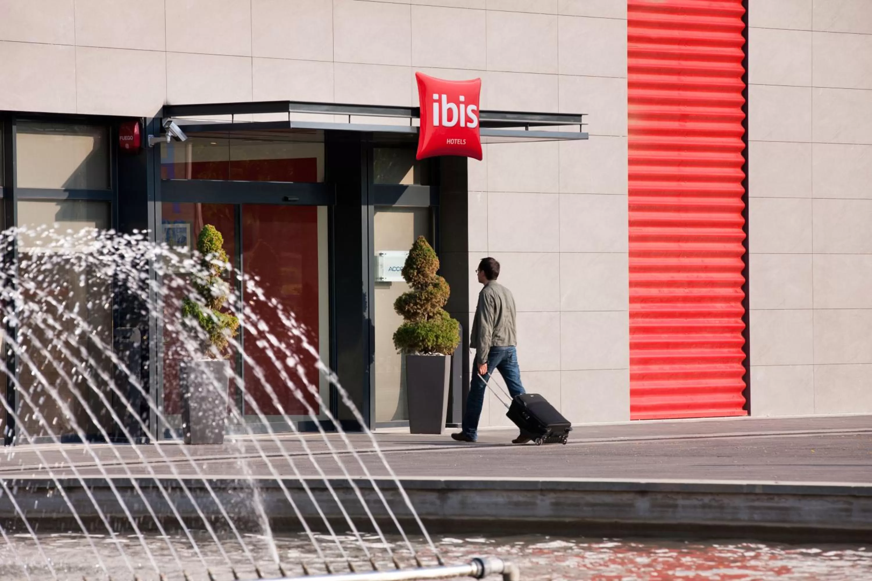 Facade/entrance in Ibis Ripollet