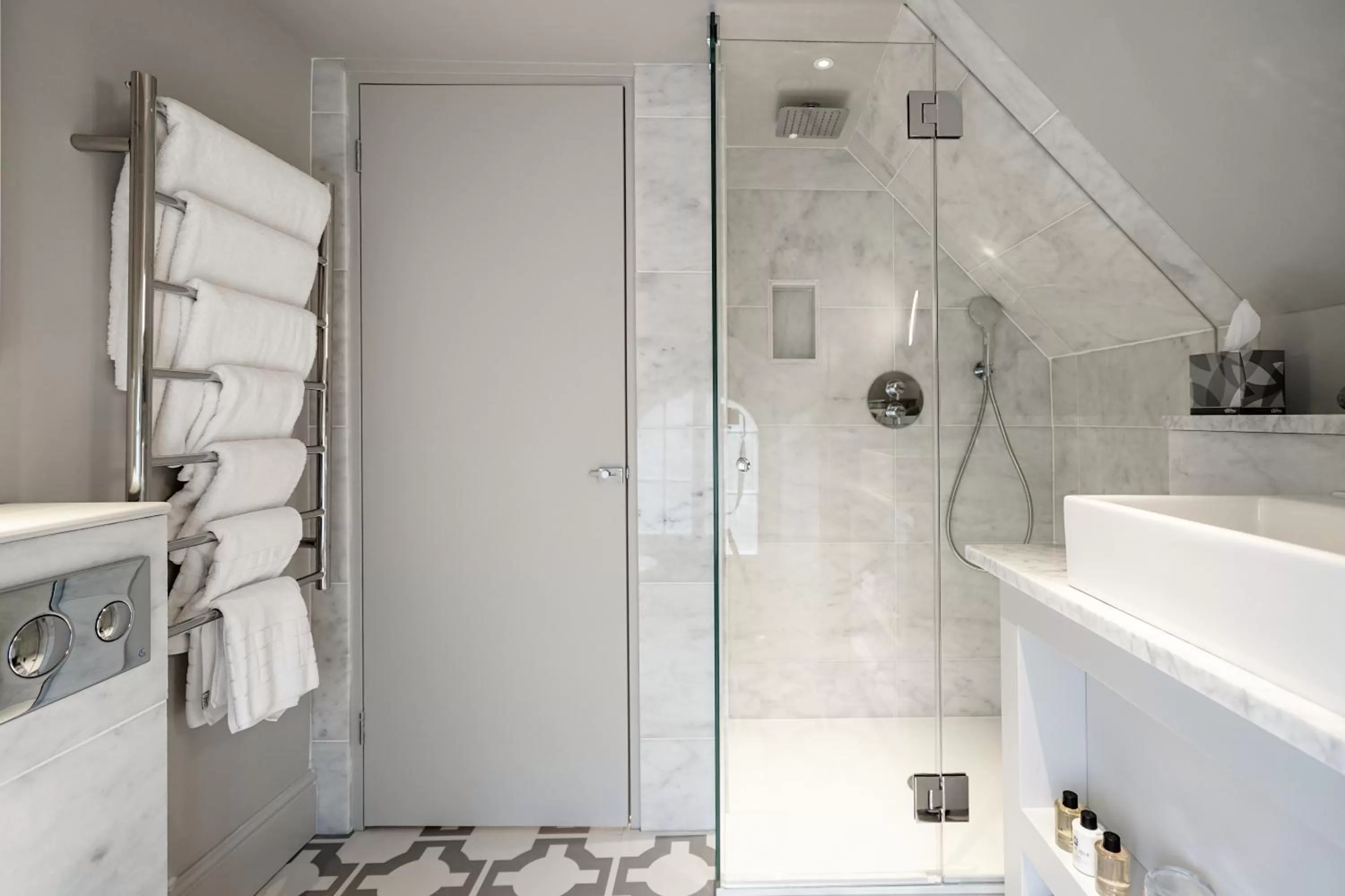 Shower, Bathroom in Penally Abbey Country House Hotel and Restaurant