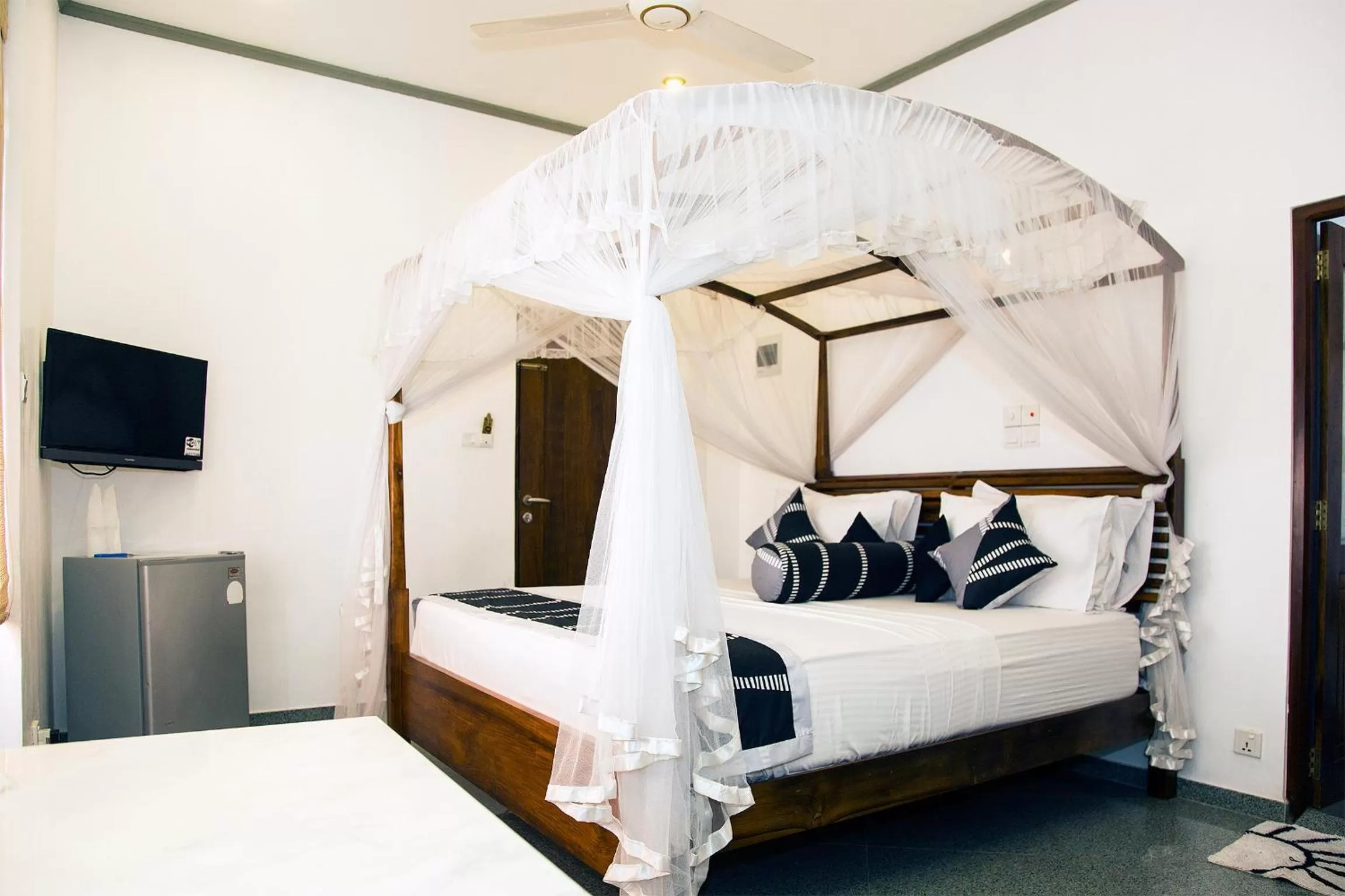 Photo of the whole room, Bed in Suriya Arana