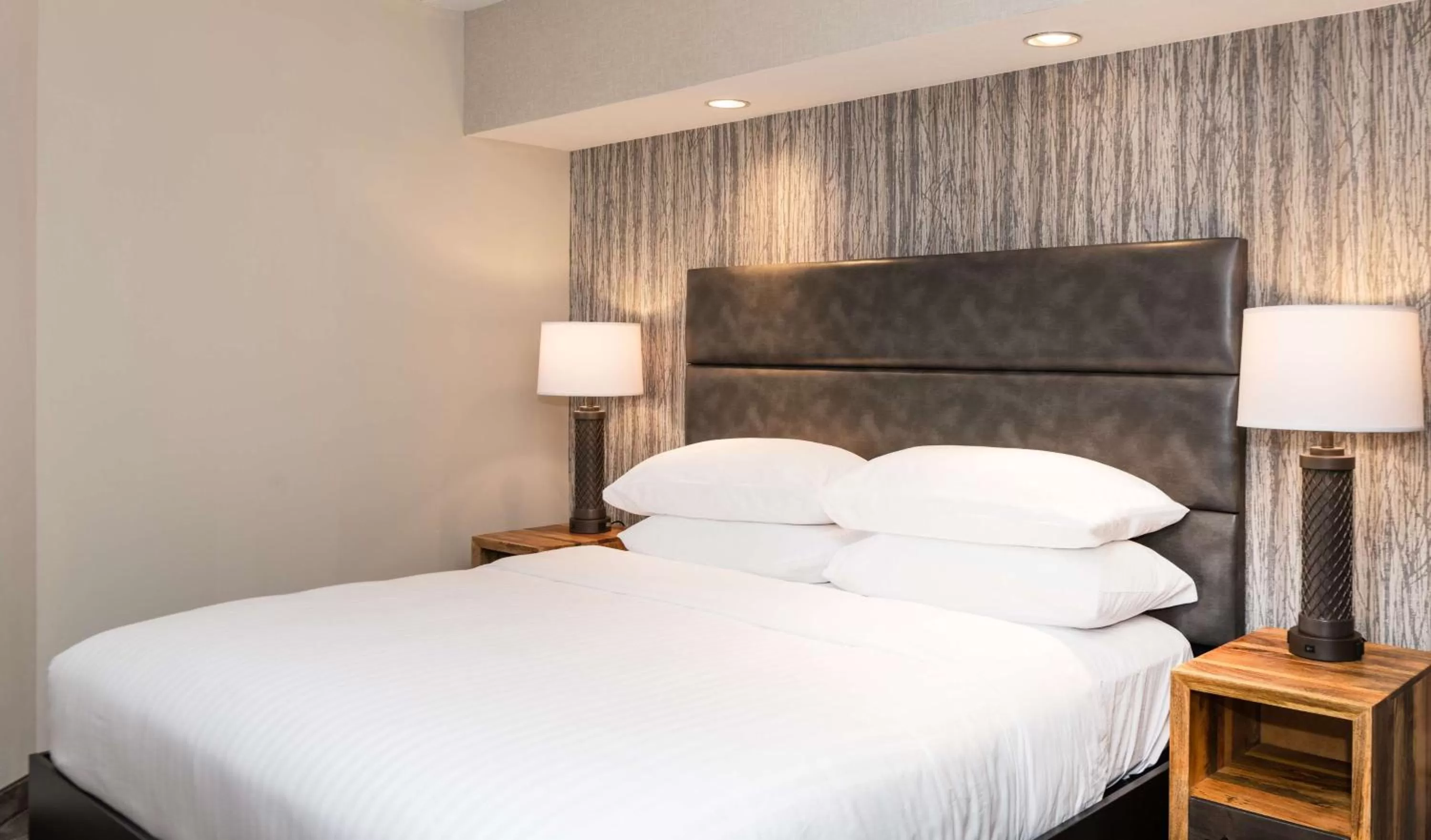 King Room with Sofabed and Tub in Cherry Valley Hotel, BW Premier Collection