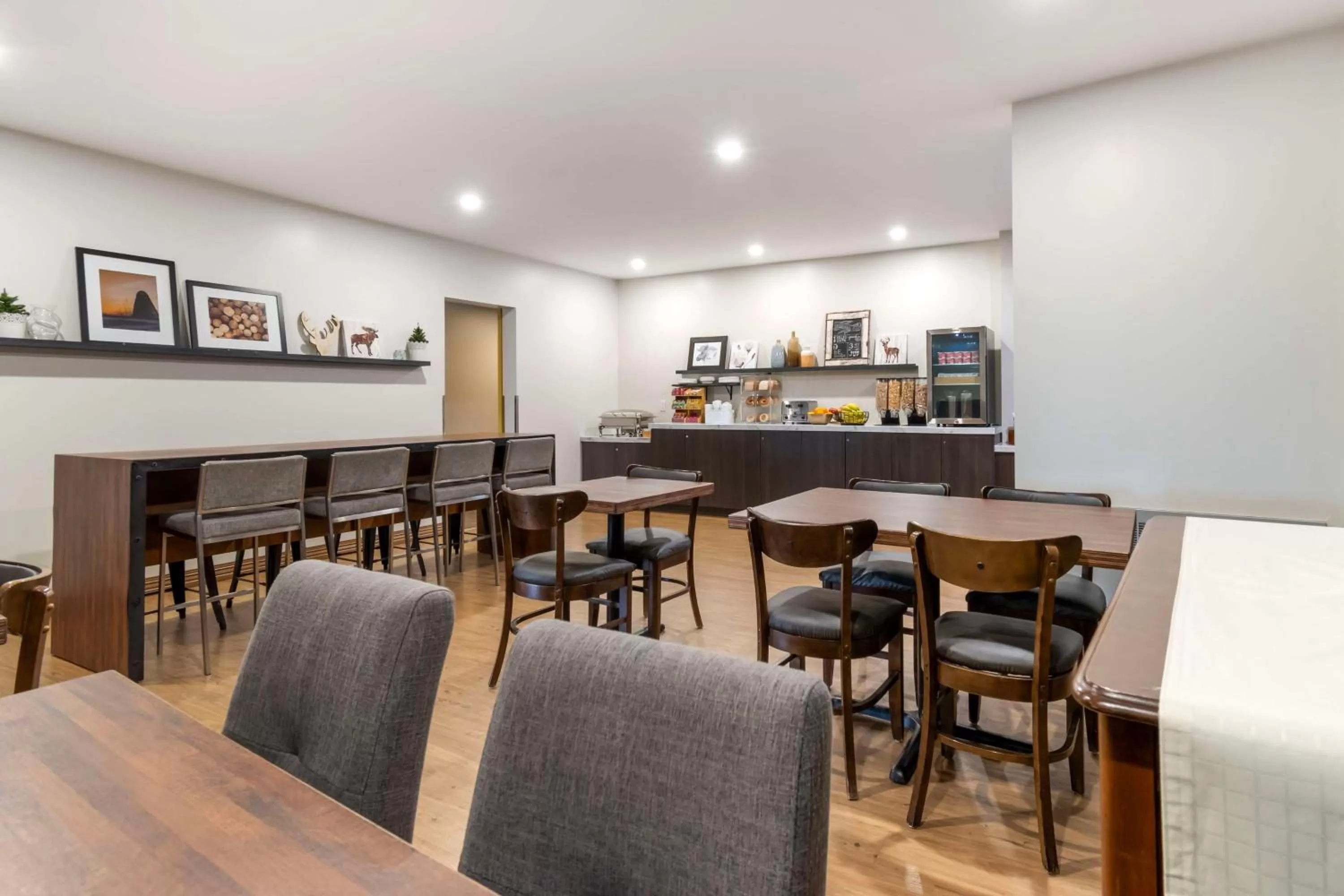 Breakfast in Villa Inn & Suites - SureStay Collection by Best Western