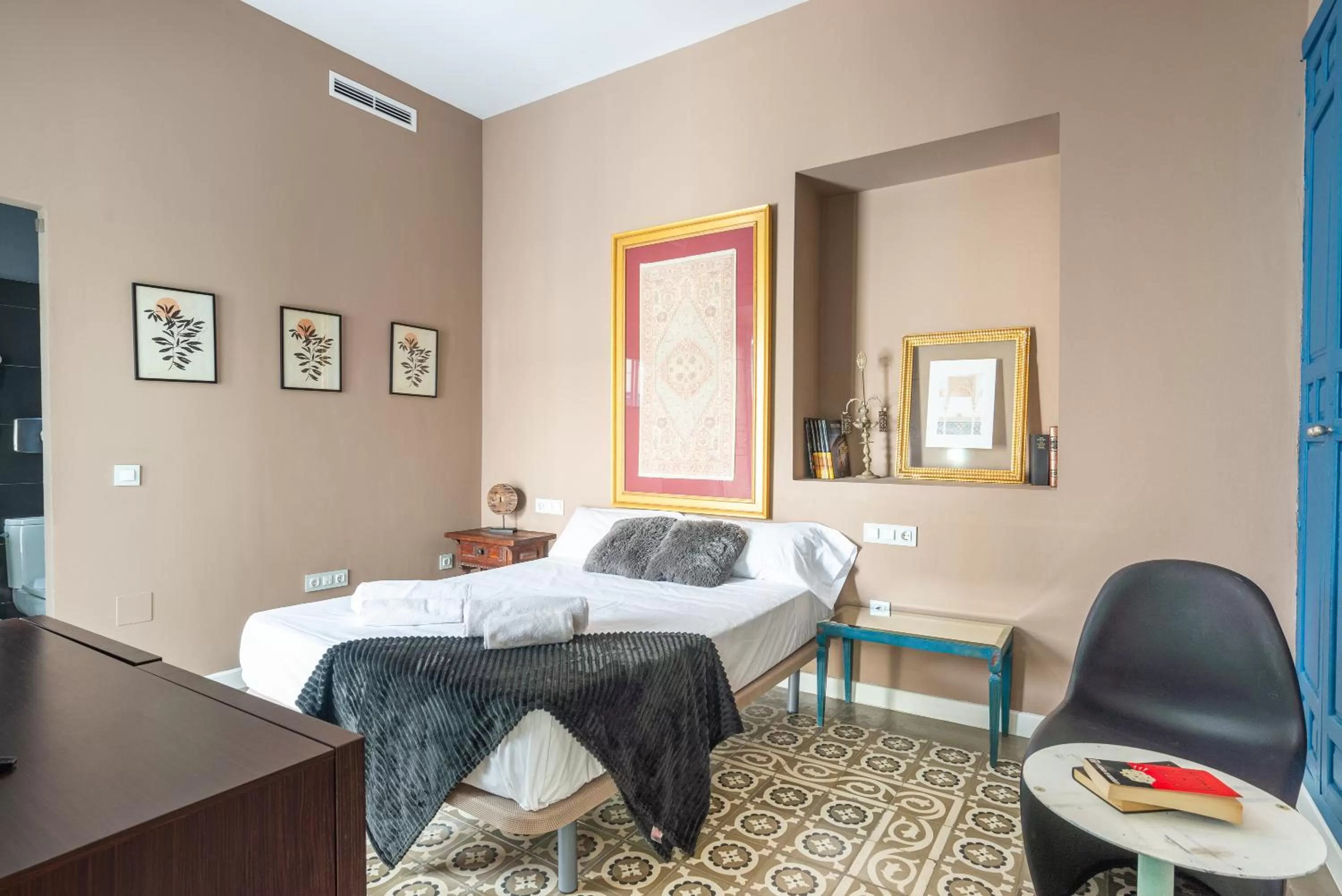 Photo of the whole room, Bed in Hotel Albaicín