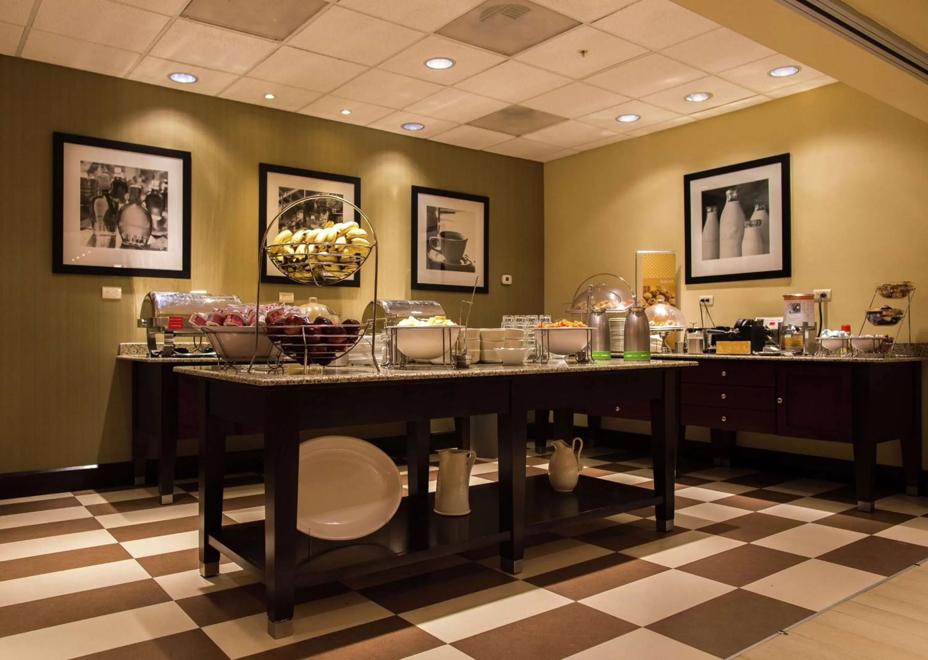 Dining area in Hampton Inn Torreon Airport-Galerias
