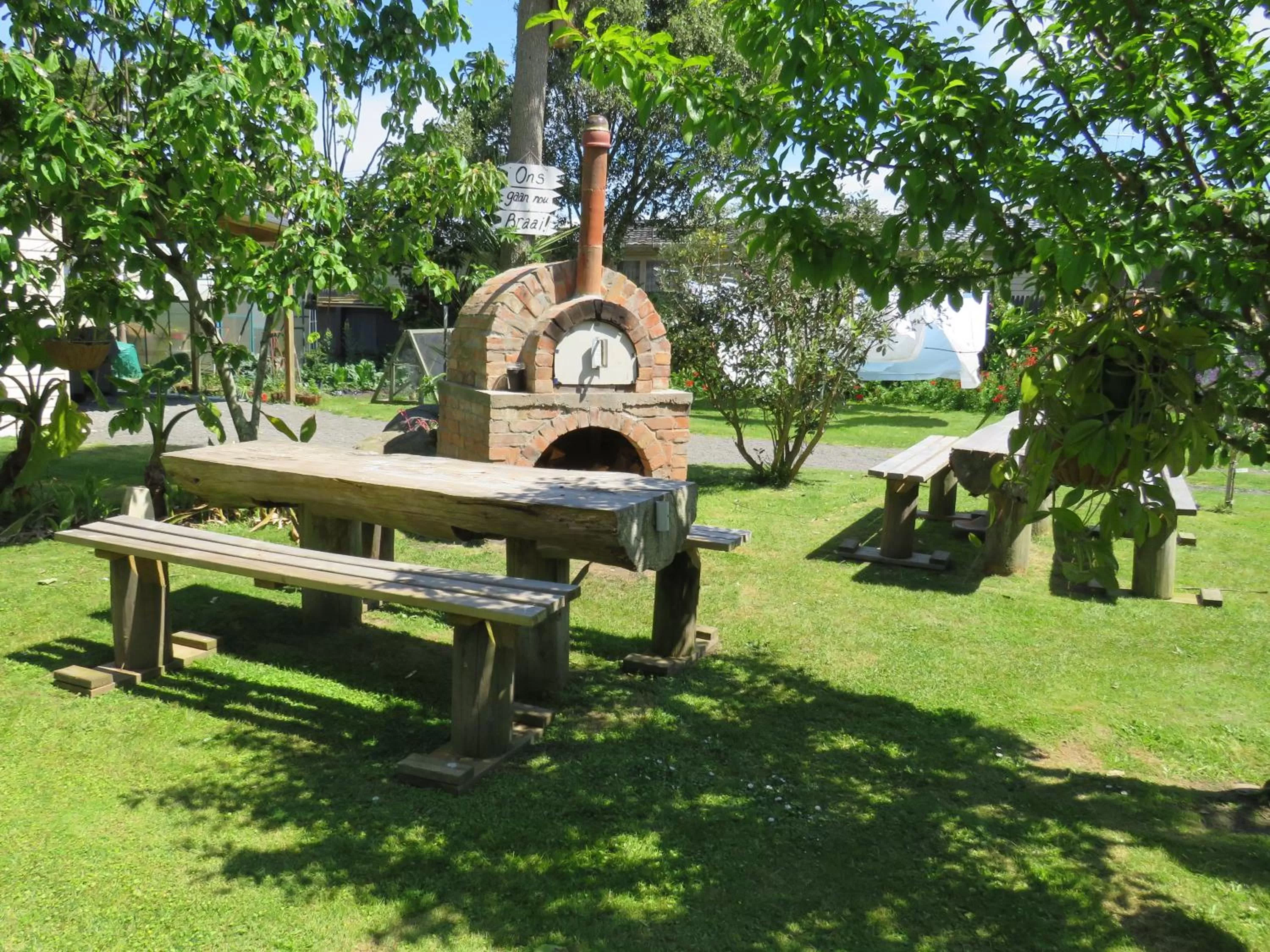 Day, BBQ Facilities in Braemar House B&B and YHA Hostel