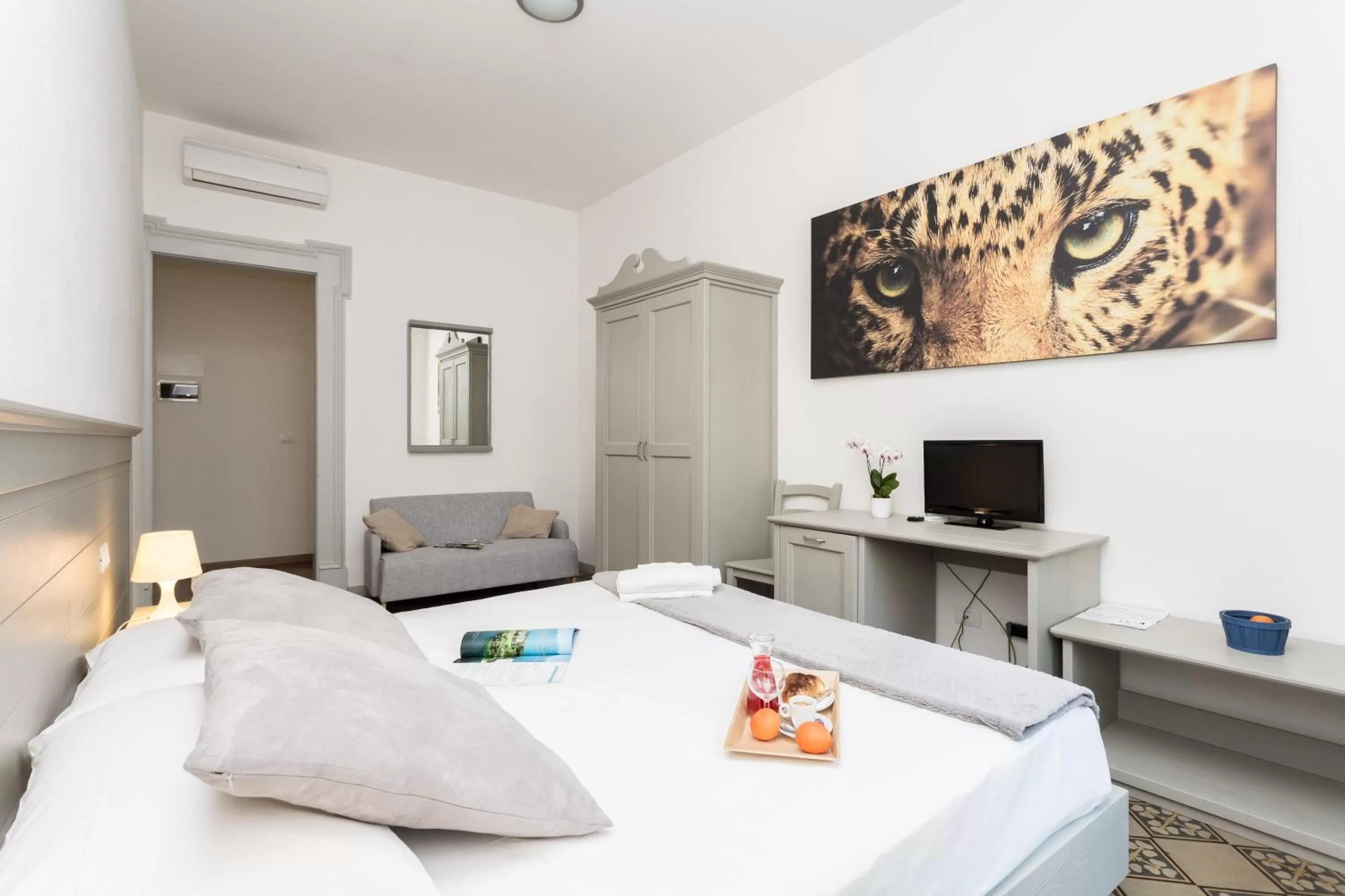 Bed in The Leoncino Hotel