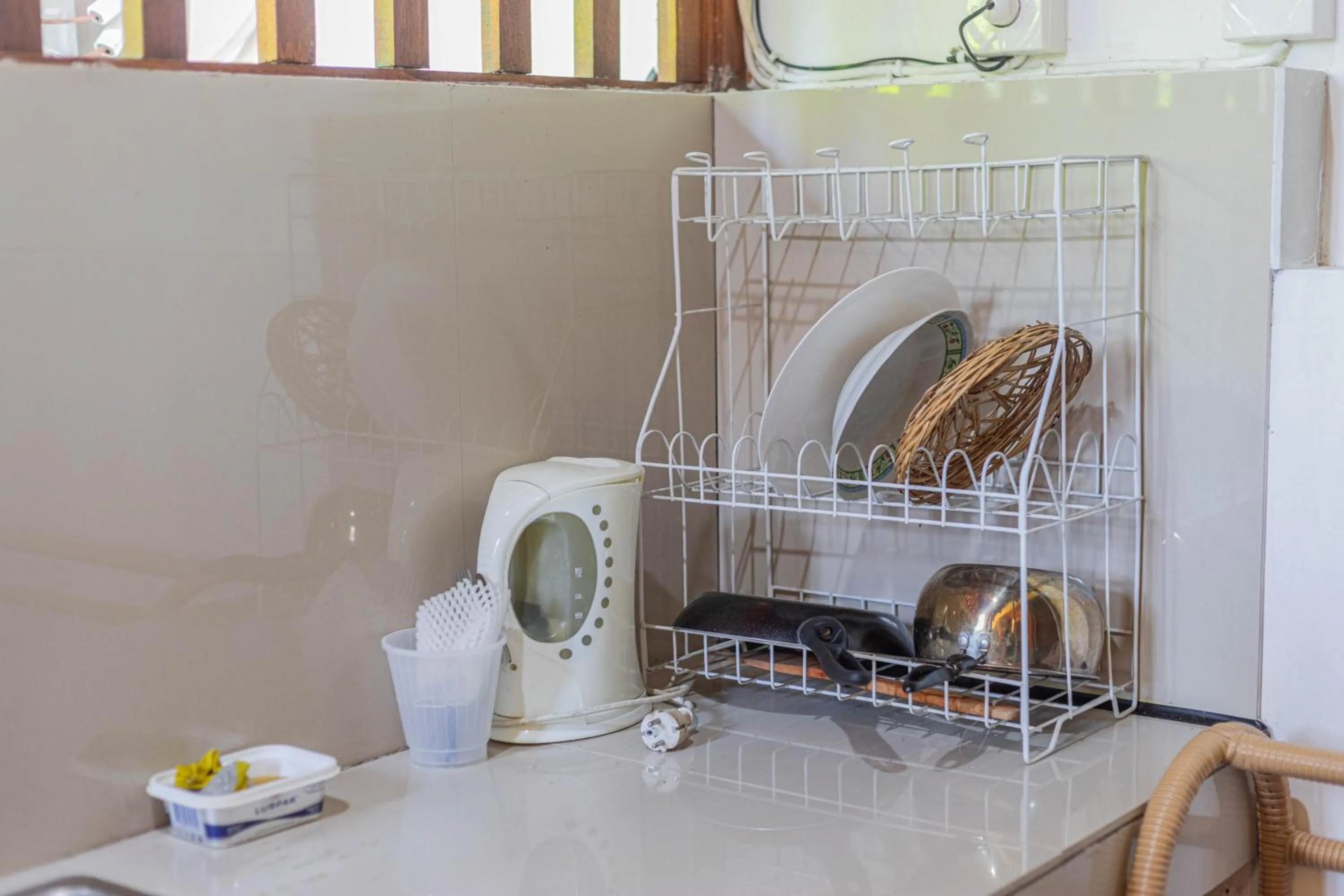 Kitchen or kitchenette in Puri Mango Guest House Sanur