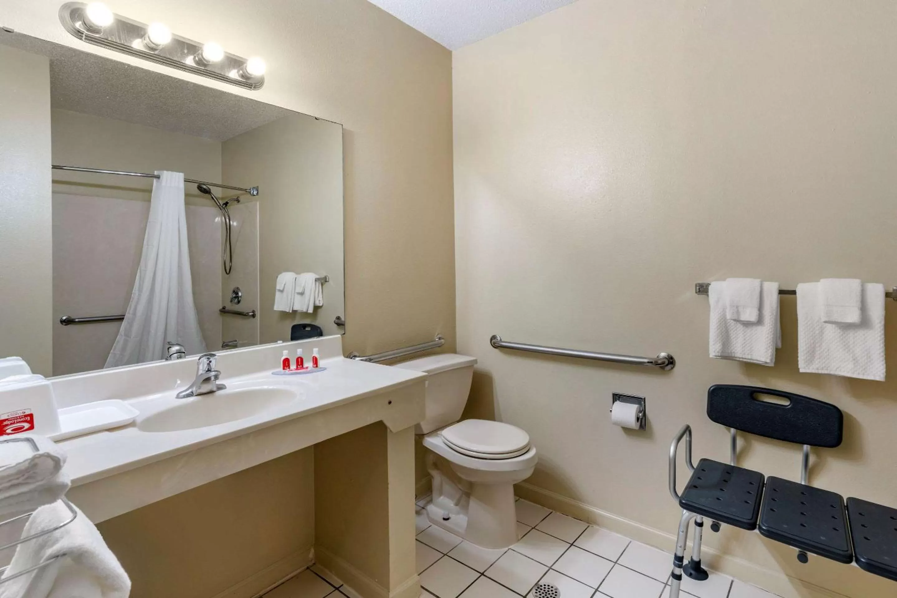 Toilet in Econo Lodge Inn & Suites Granite City - St Louis