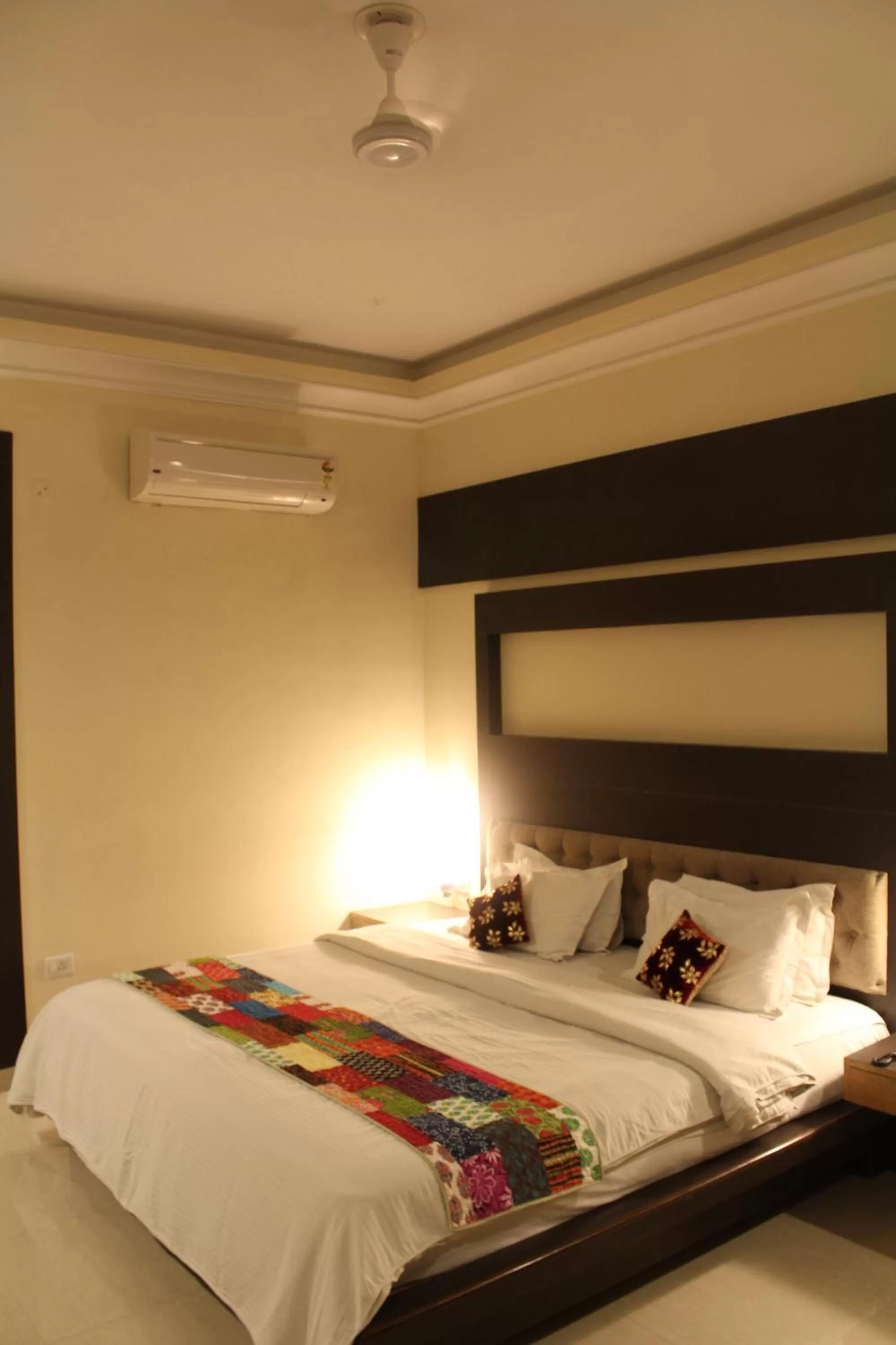 Bed in Hotel H R Palace