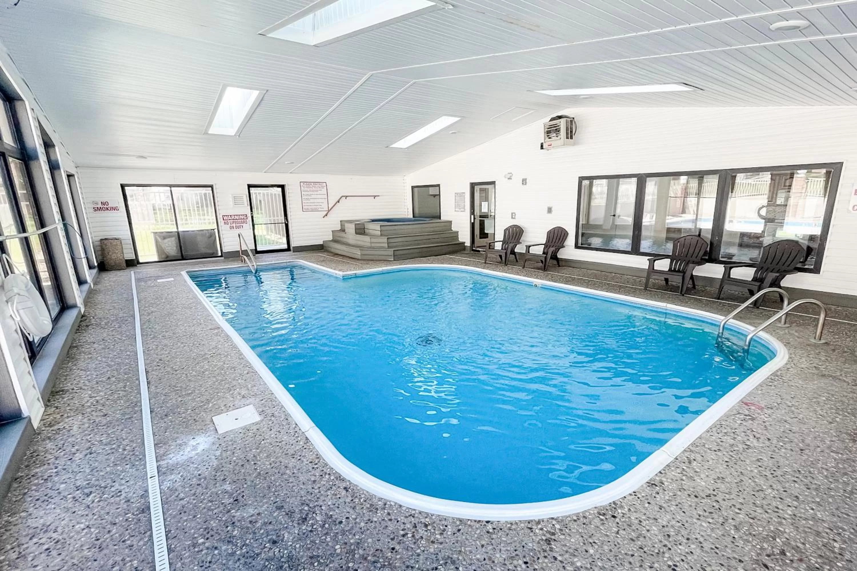 Swimming Pool in Thousand Hills - The Knollwood At Foothills