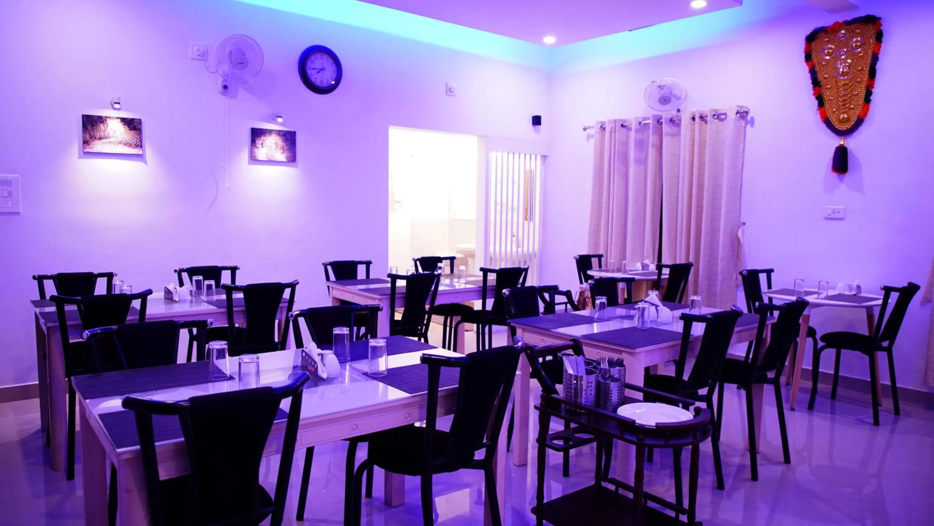 Restaurant/Places to Eat in Woodrose Resort