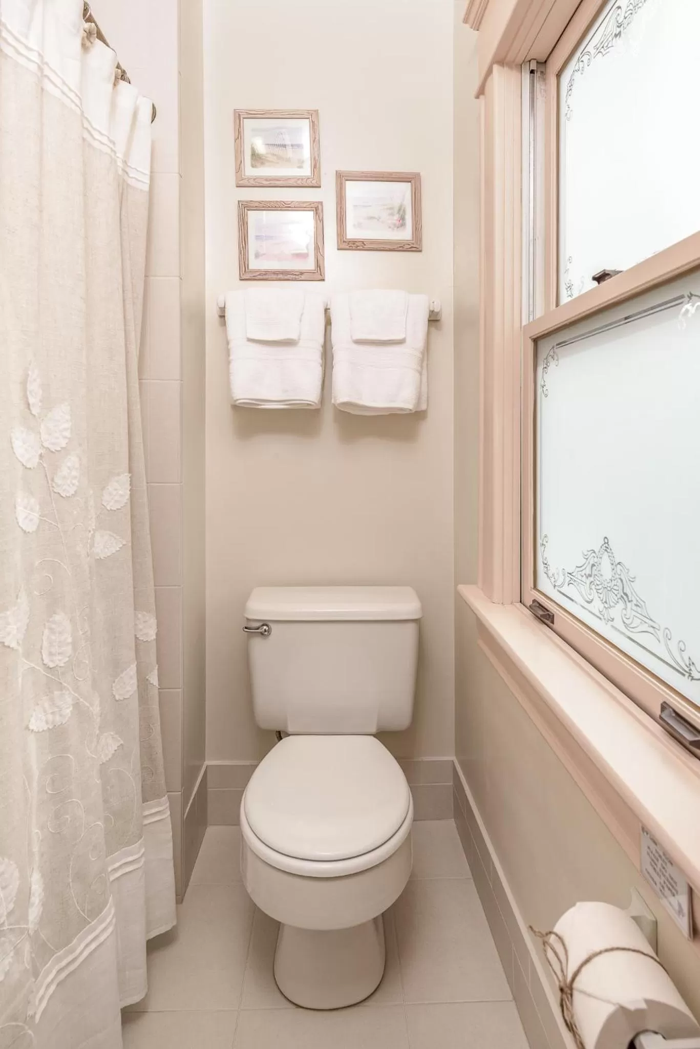 Bathroom in Abigail's Bed and Breakfast Inn