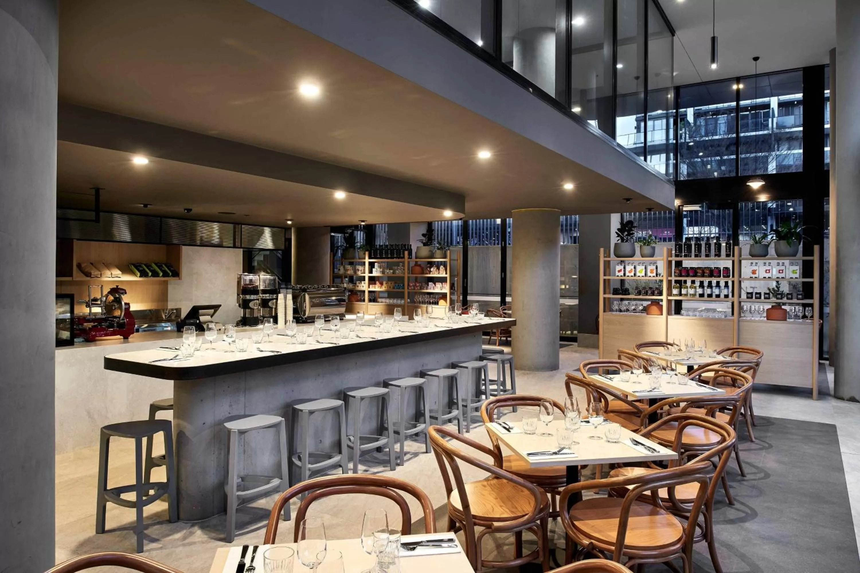 Restaurant/places to eat in Midnight Hotel, Autograph Collection