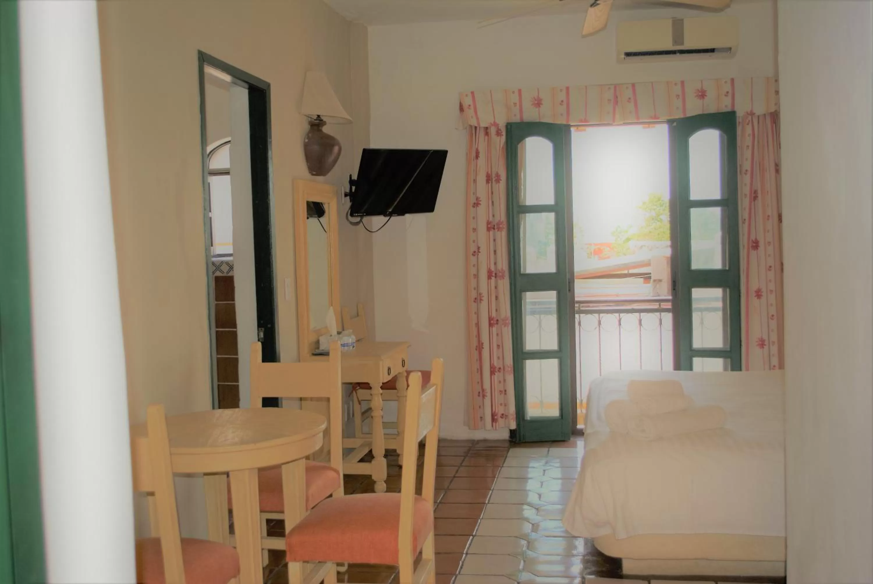 Photo of the whole room, Bed in Hotel Belmar