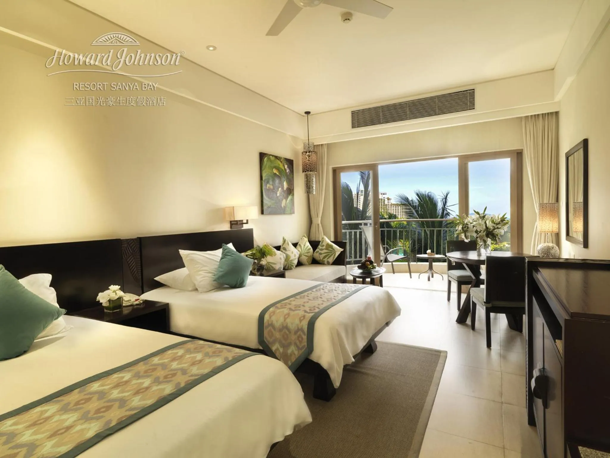 Balcony/Terrace, Bed in Howard Johnson Resort Sanya Bay