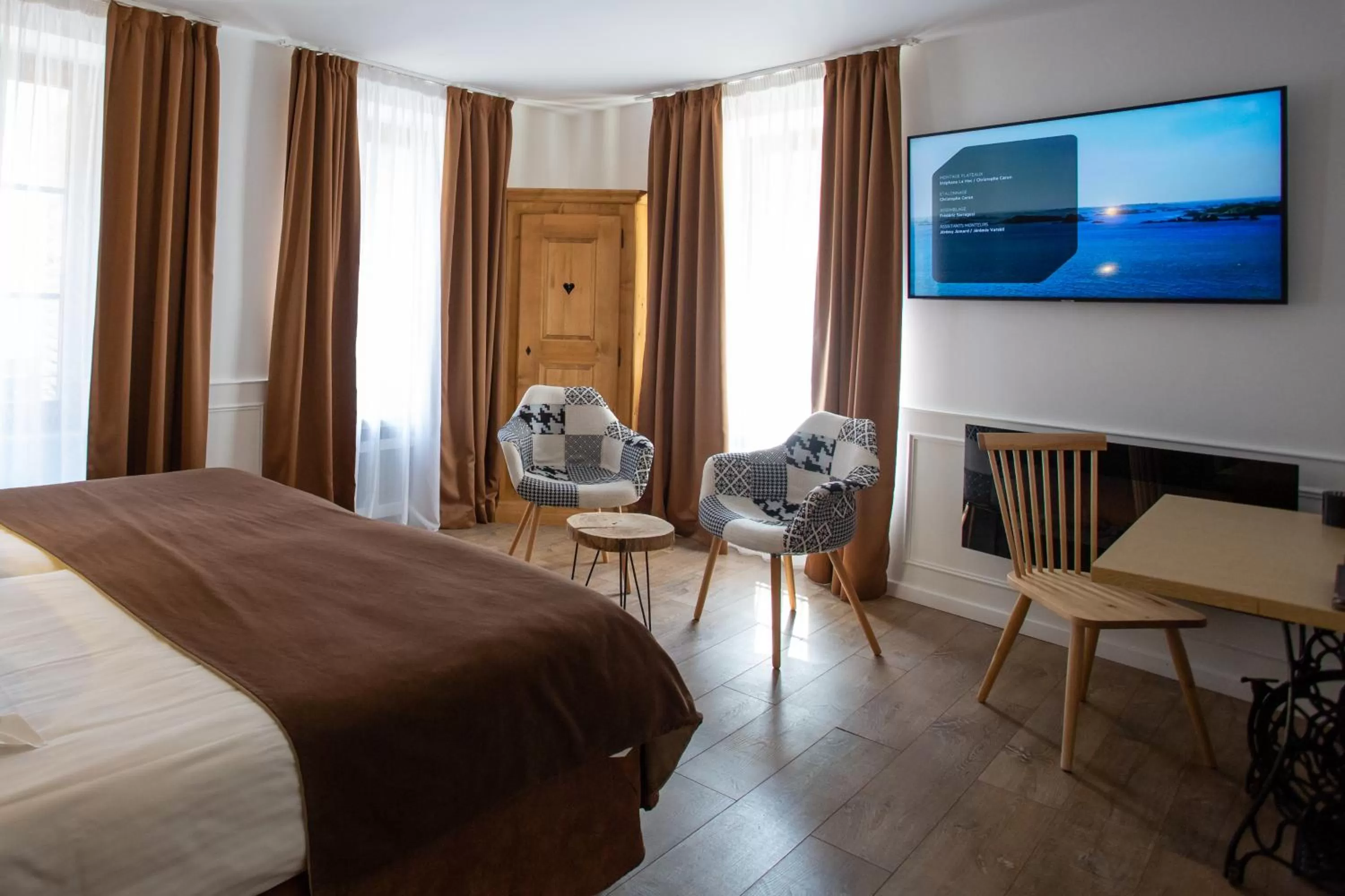 TV and multimedia, Bed in Hôtel Le Rapp