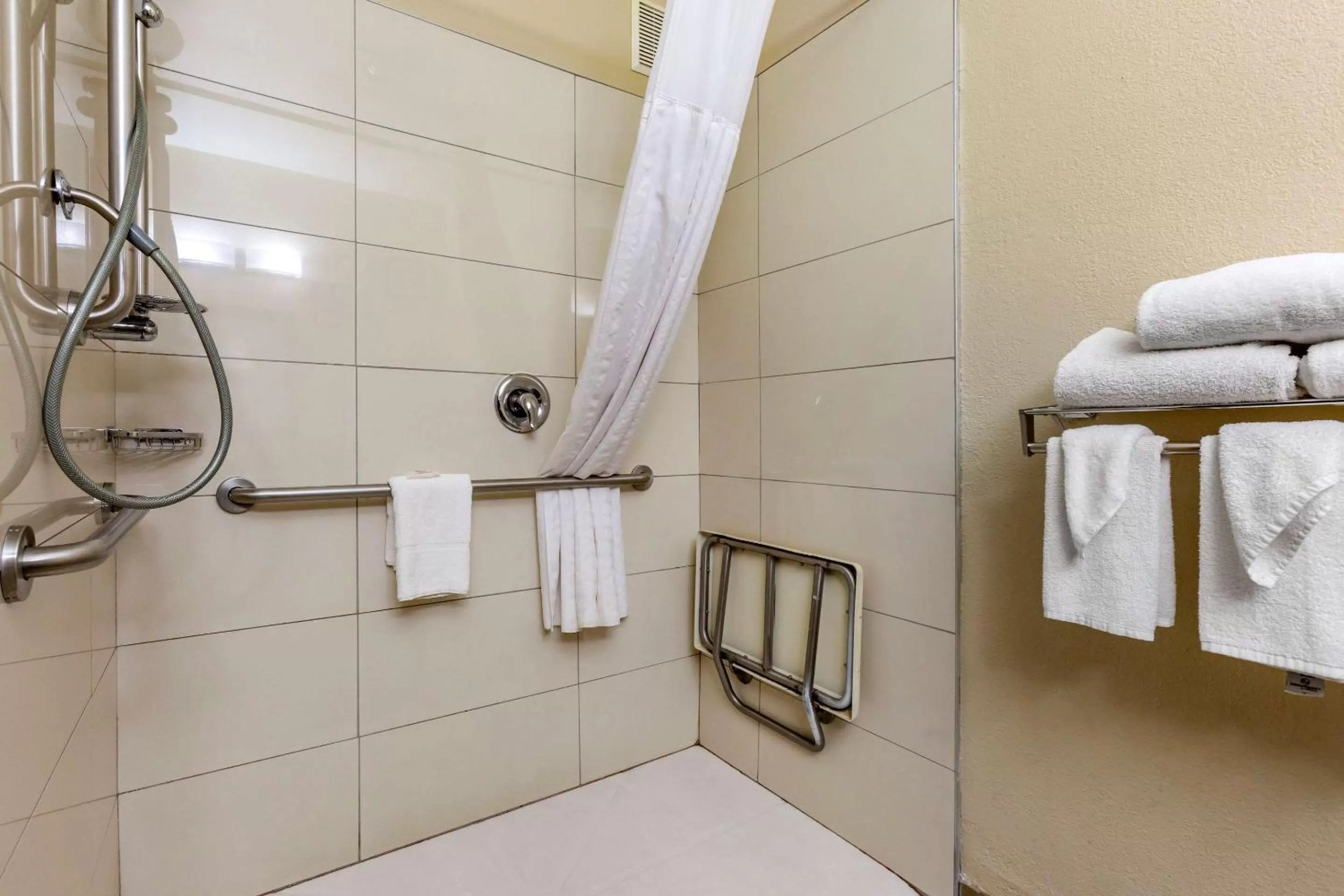 Bathroom in Comfort Inn & Suites Alameda at Albuquerque Balloon Fiesta Park