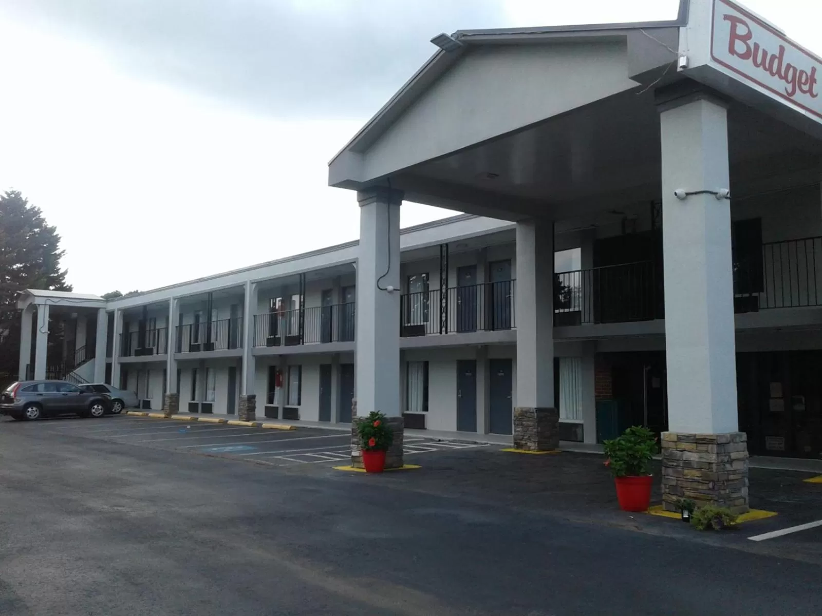 Property building in Budget Inn Anderson