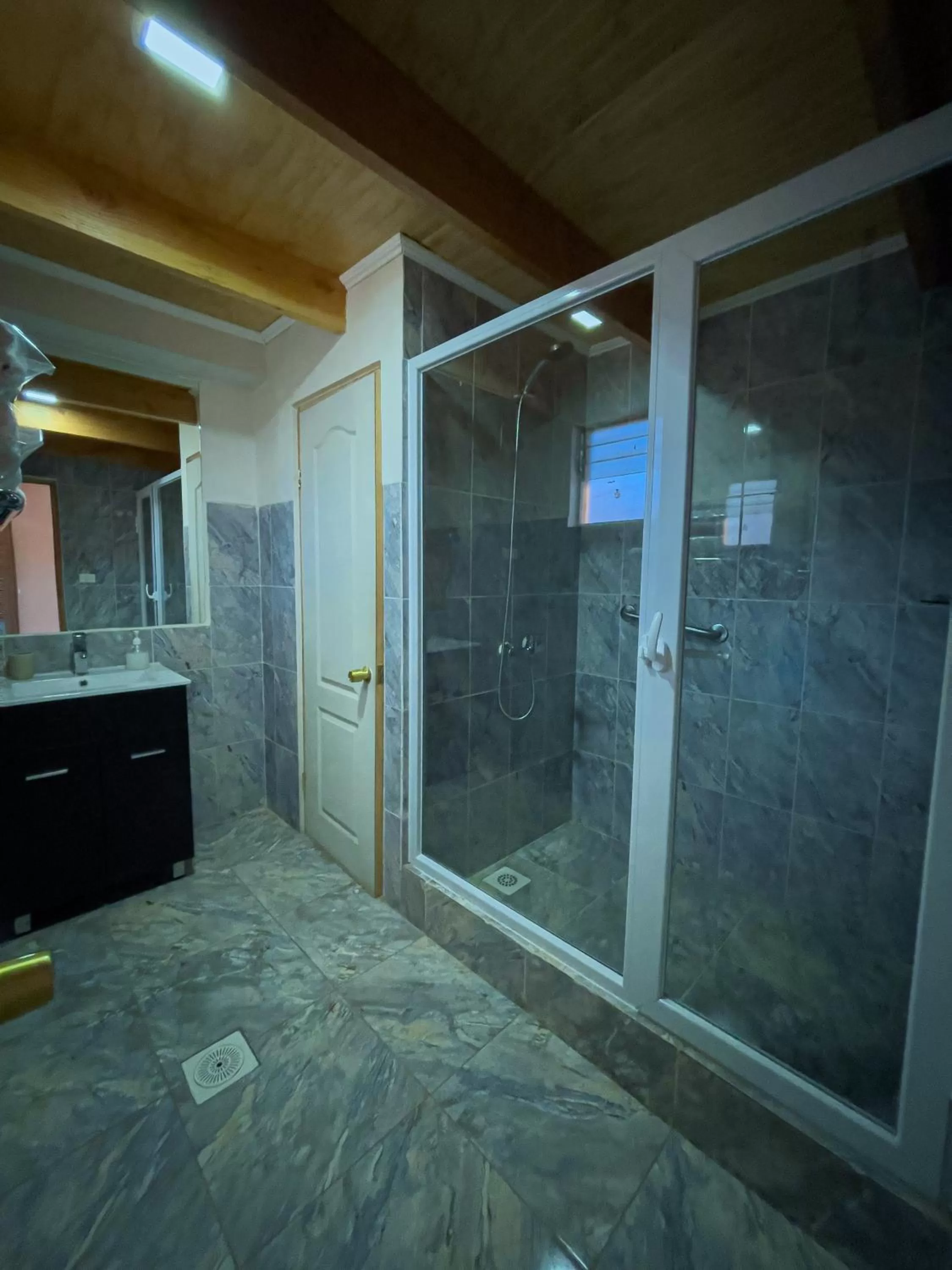 Bathroom in Ittai Hotel