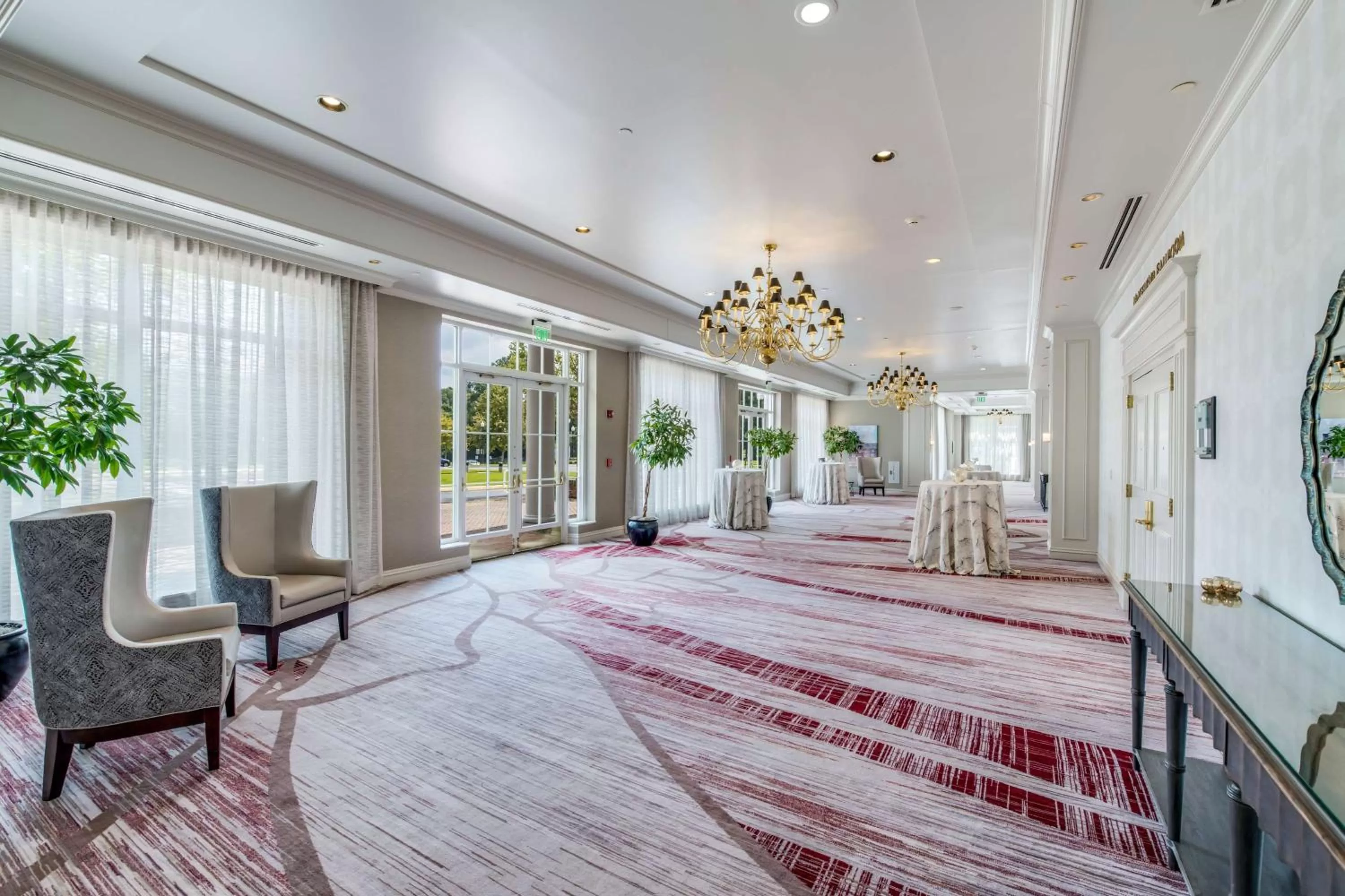 Meeting/conference room, Bed in Hilton Garden Inn Suffolk Riverfront