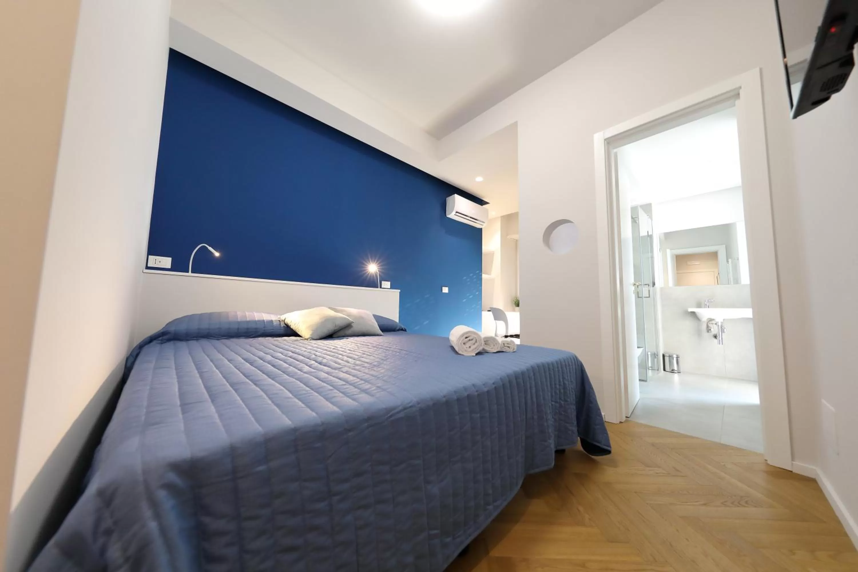 Photo of the whole room, Bed in Oblò