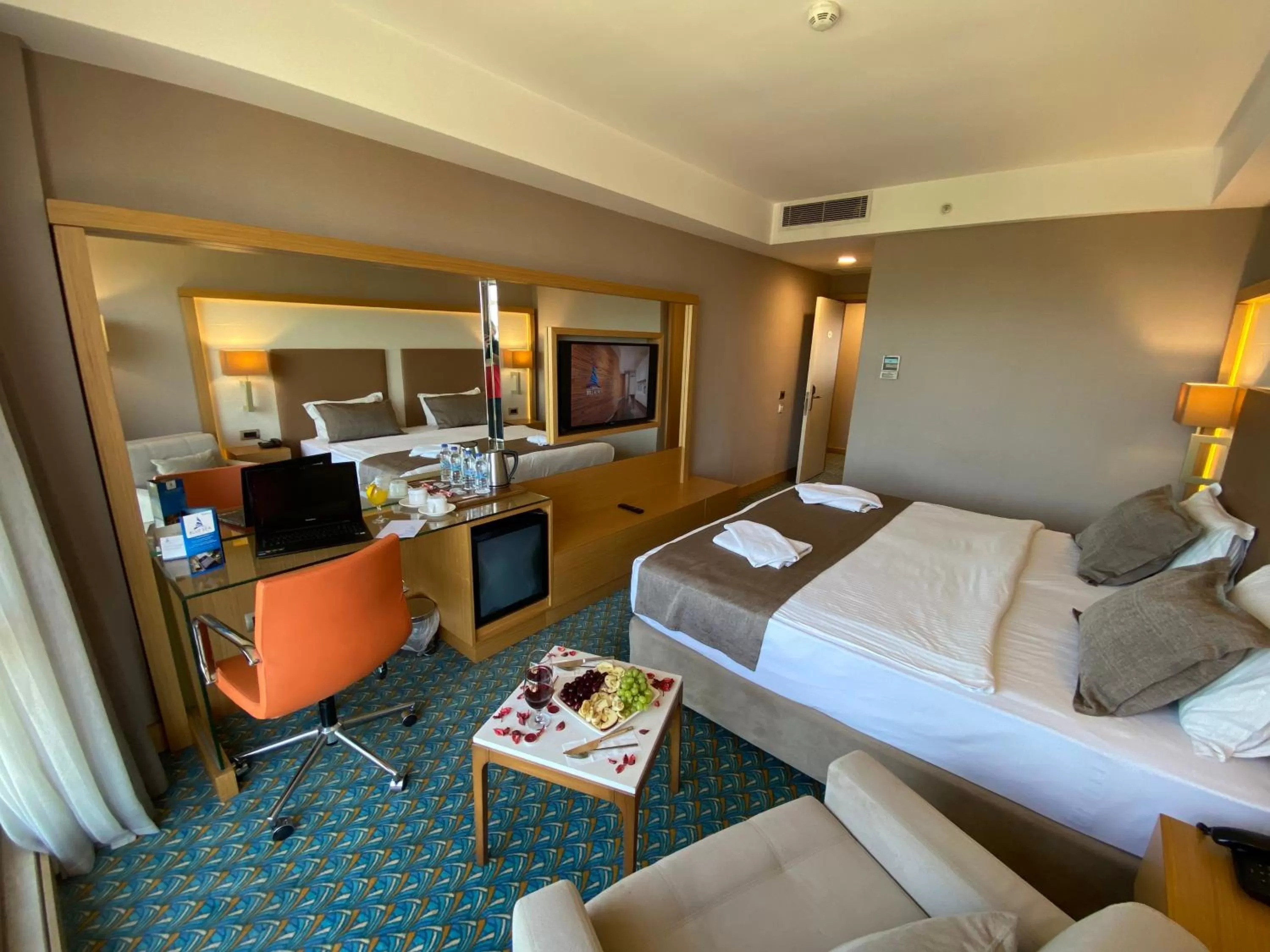 Communal lounge/ TV room, Bed in Blue Sea Hotel