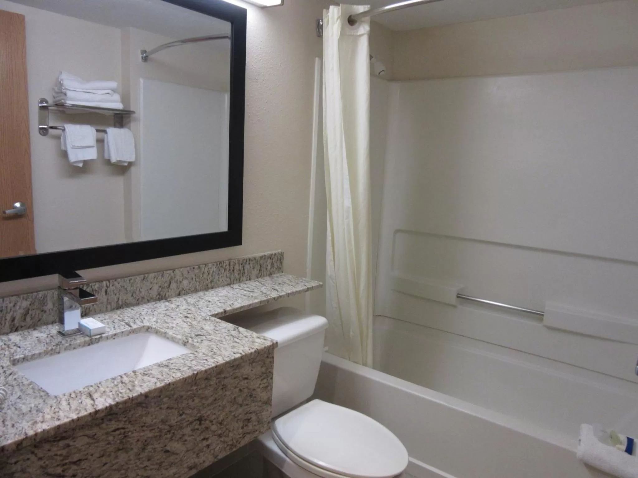 Bathroom in Travelodge by Wyndham Arlington/Dallas Area