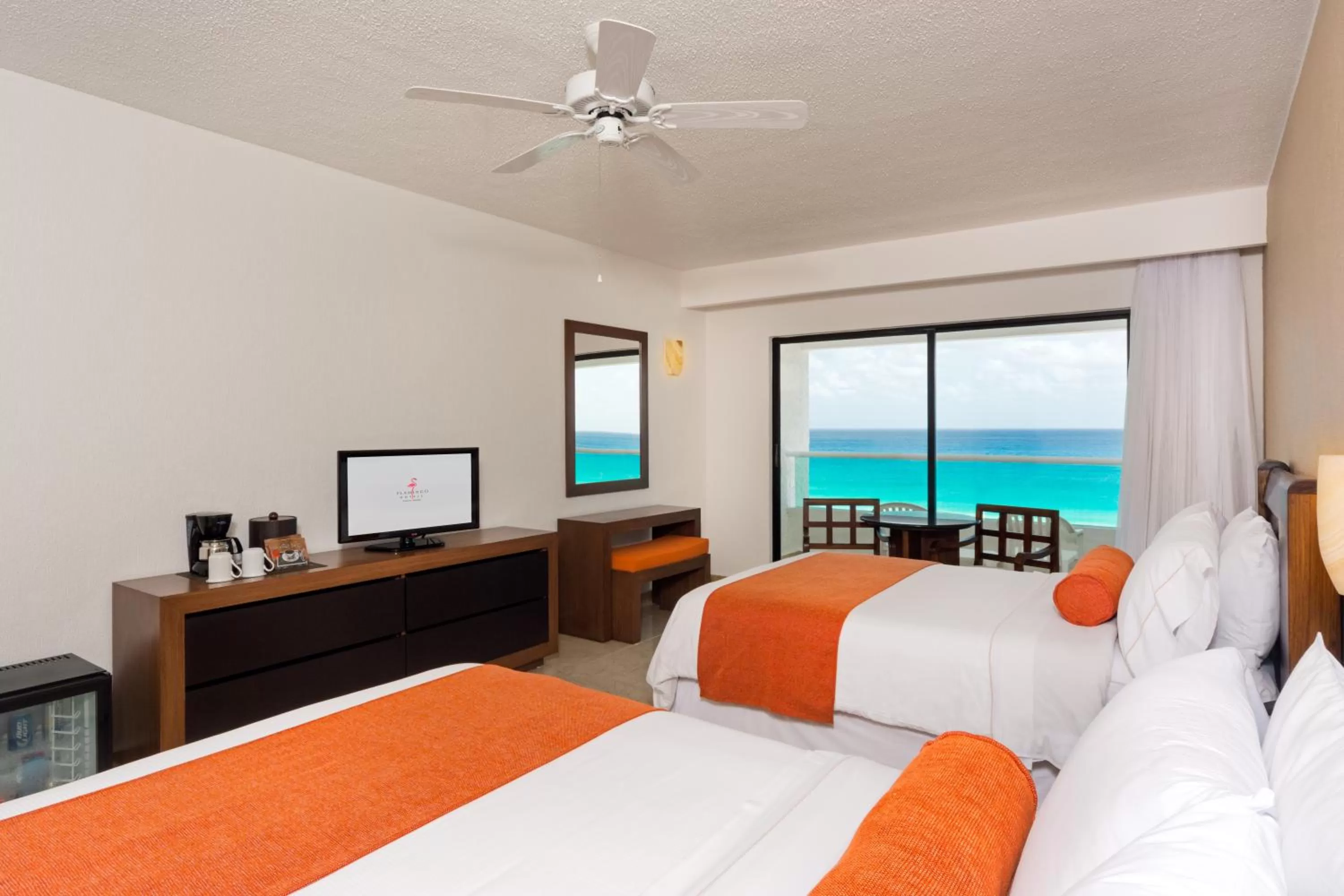 Bedroom, Bed in Flamingo Cancun All Inclusive