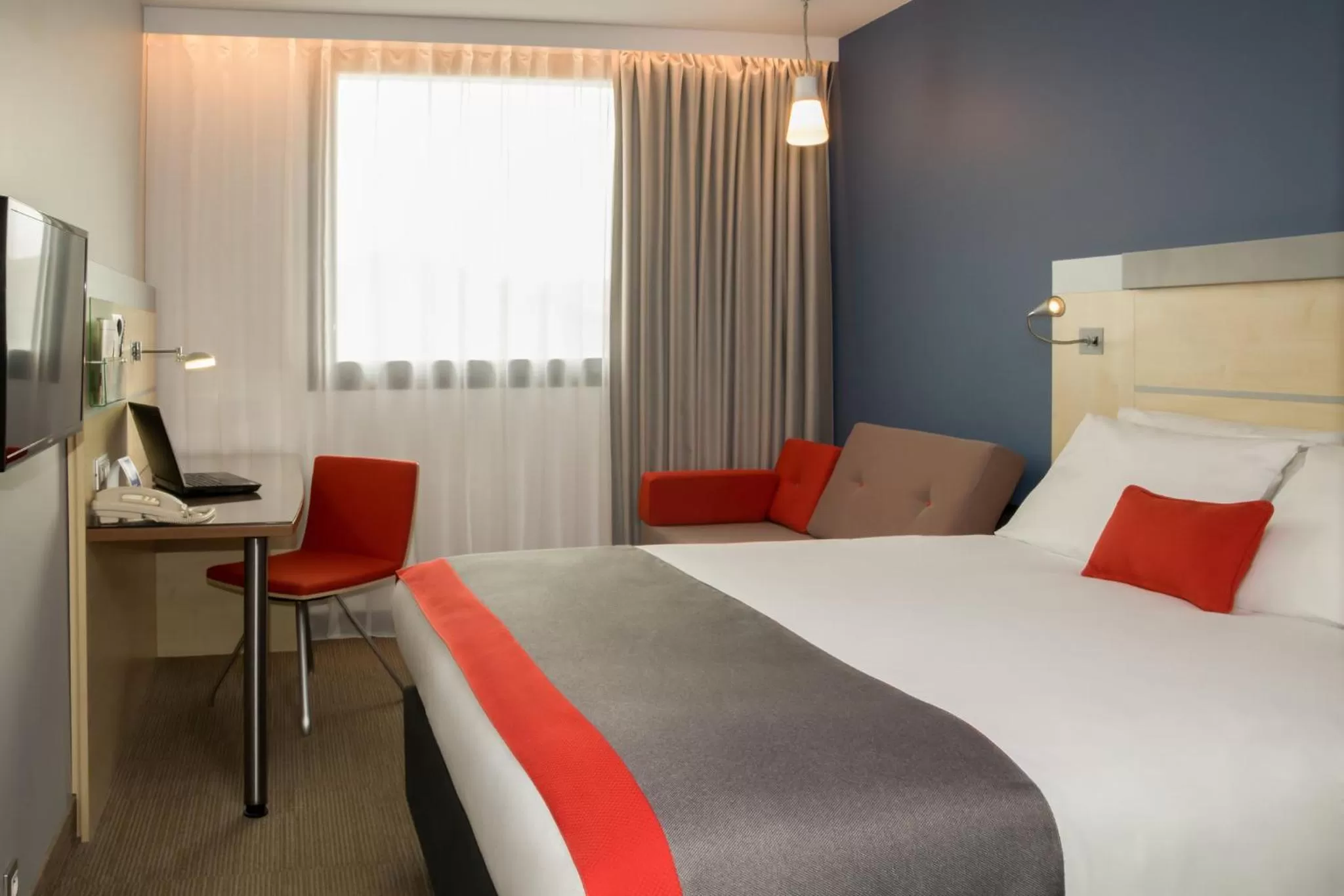 Photo of the whole room, Bed in Holiday Inn Express Toulouse Airport by IHG