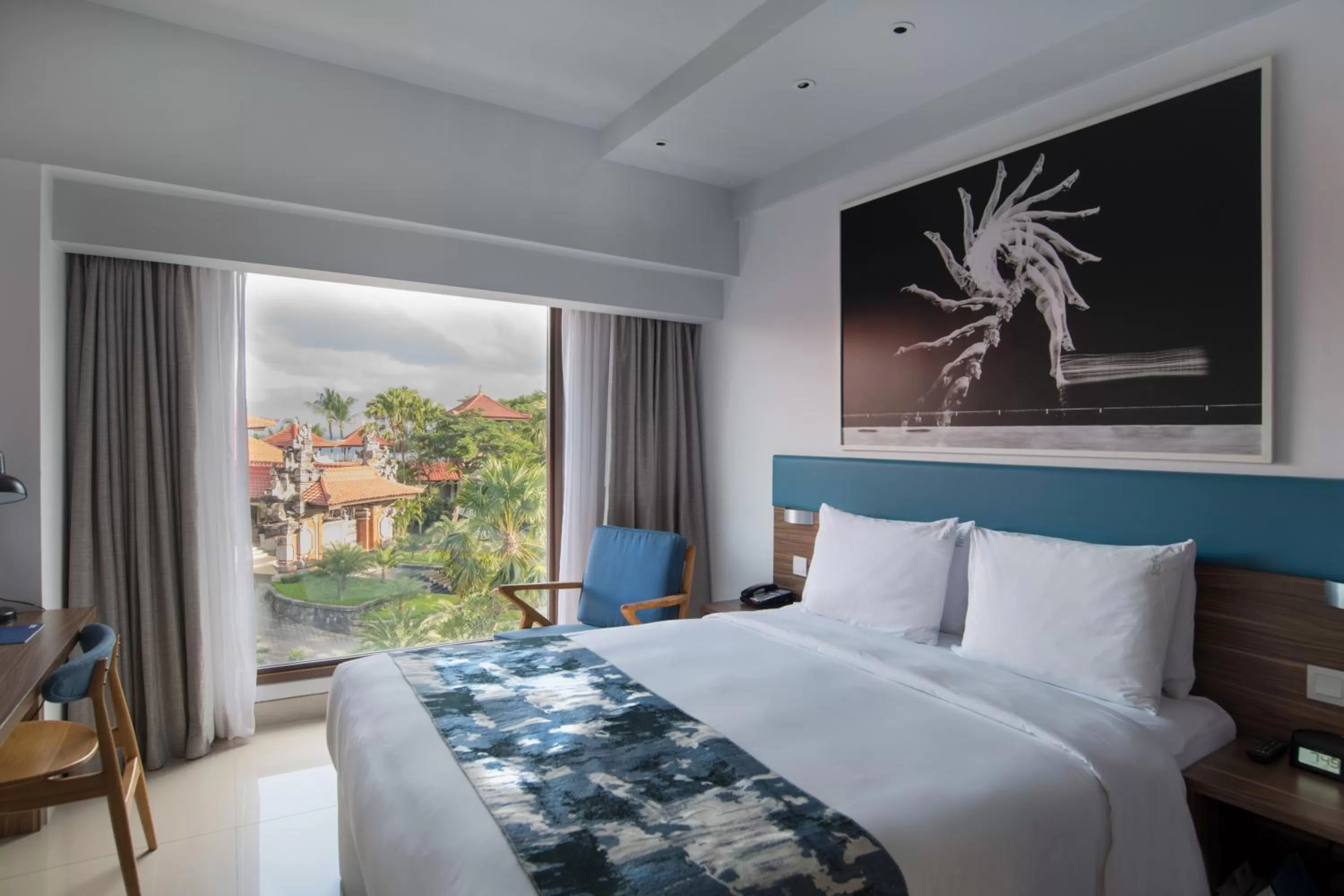 Photo of the whole room, Bed in Holiday Inn Express Baruna by IHG