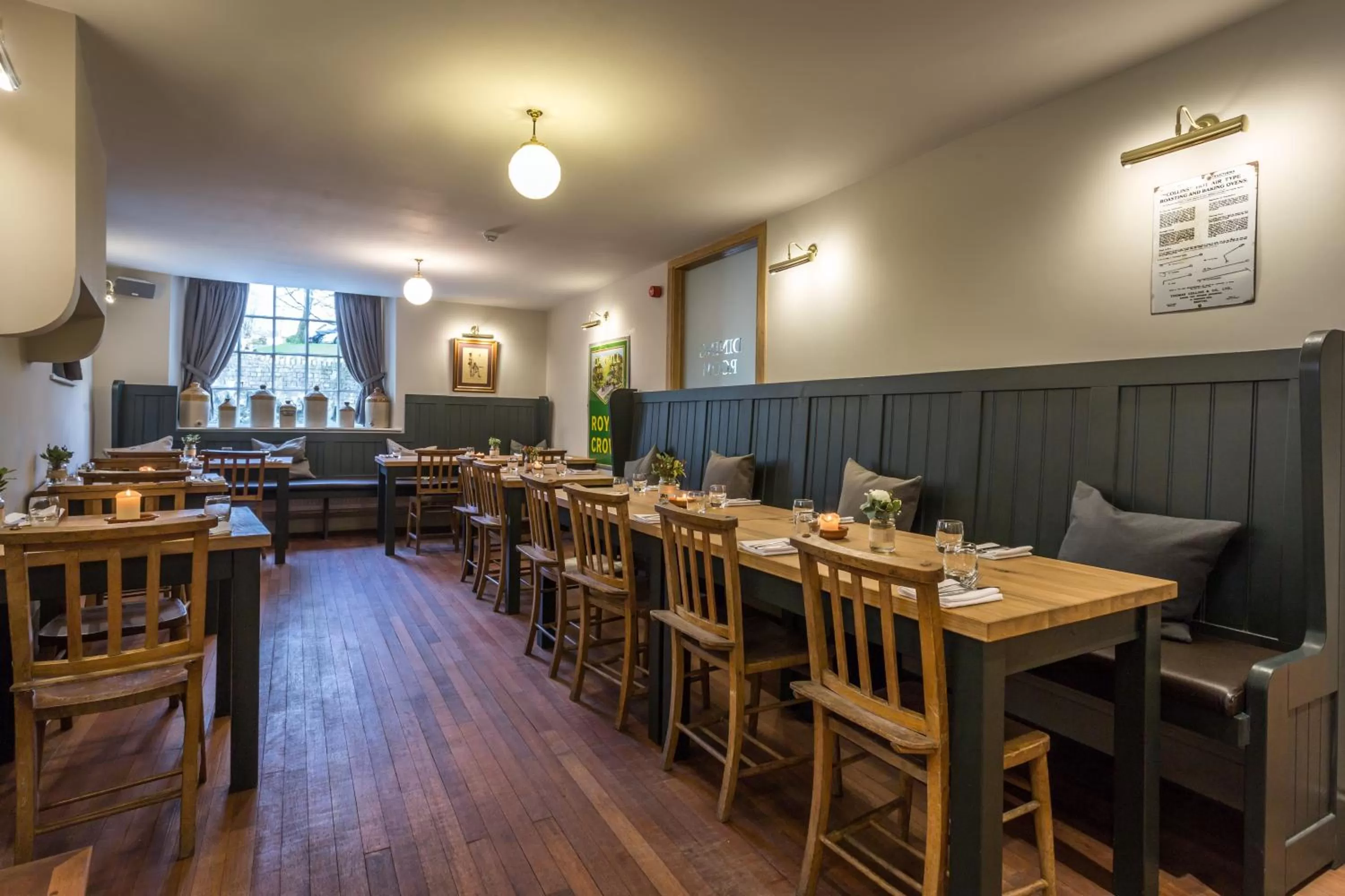 Dining area in The Redan Inn