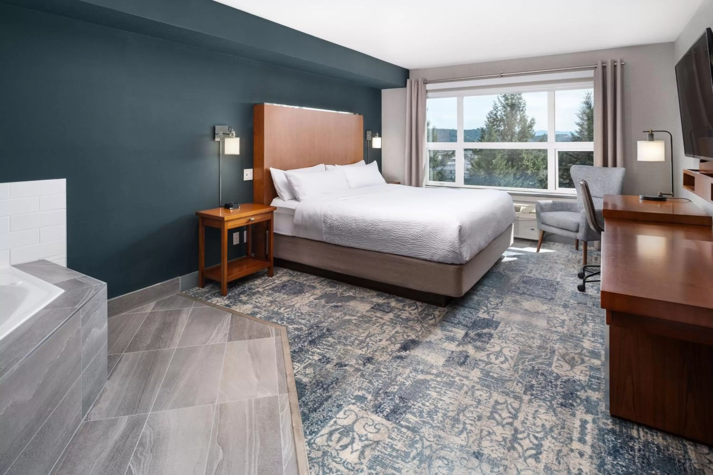 Swimming pool, Bed in Four Points by Sheraton Victoria Gateway