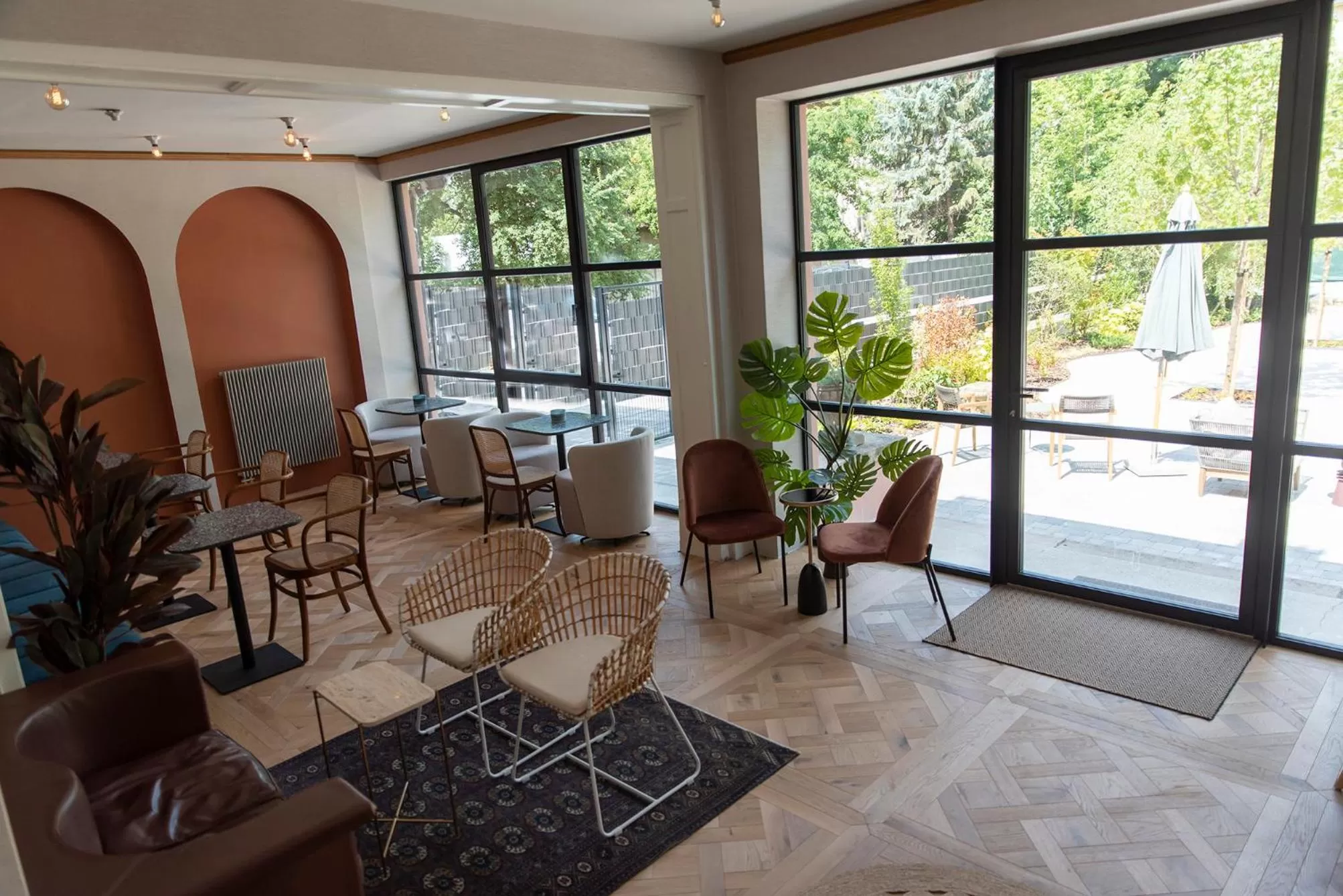 Restaurant/places to eat in Nest