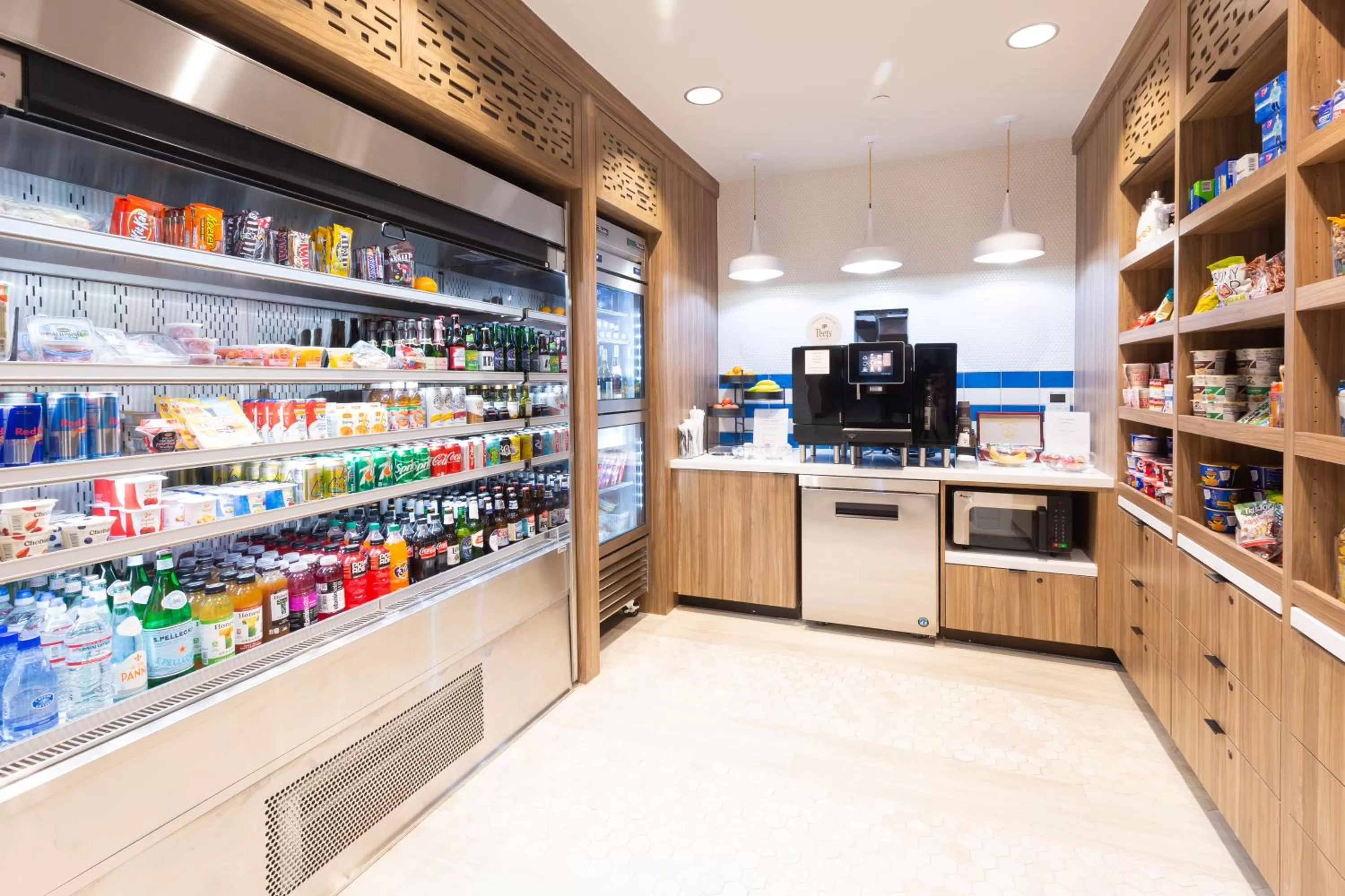 On-site shops in Holiday Inn San Jose-Silicon Valley by IHG