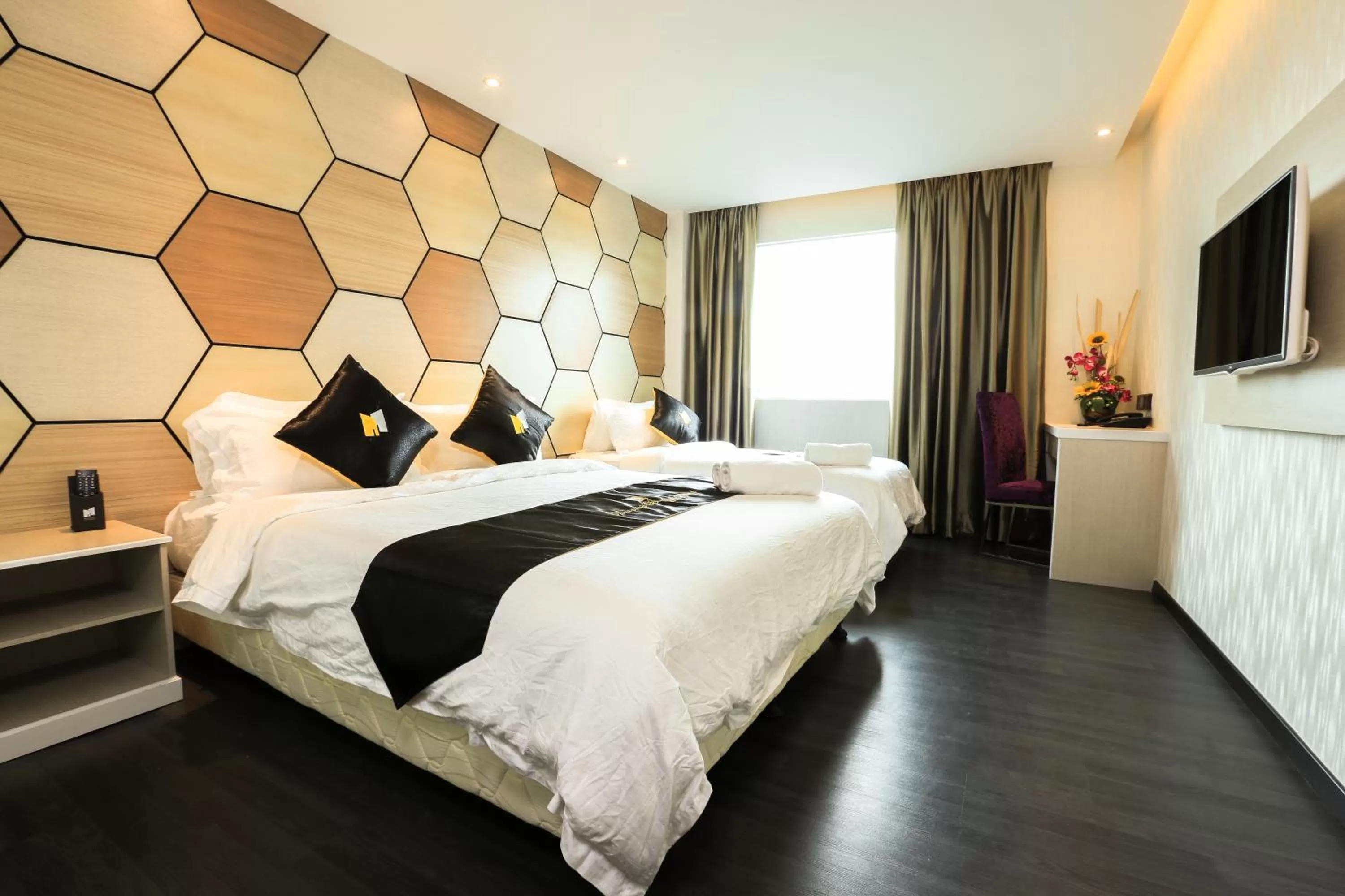 Bedroom, Bed in Mercury Boutique Hotel