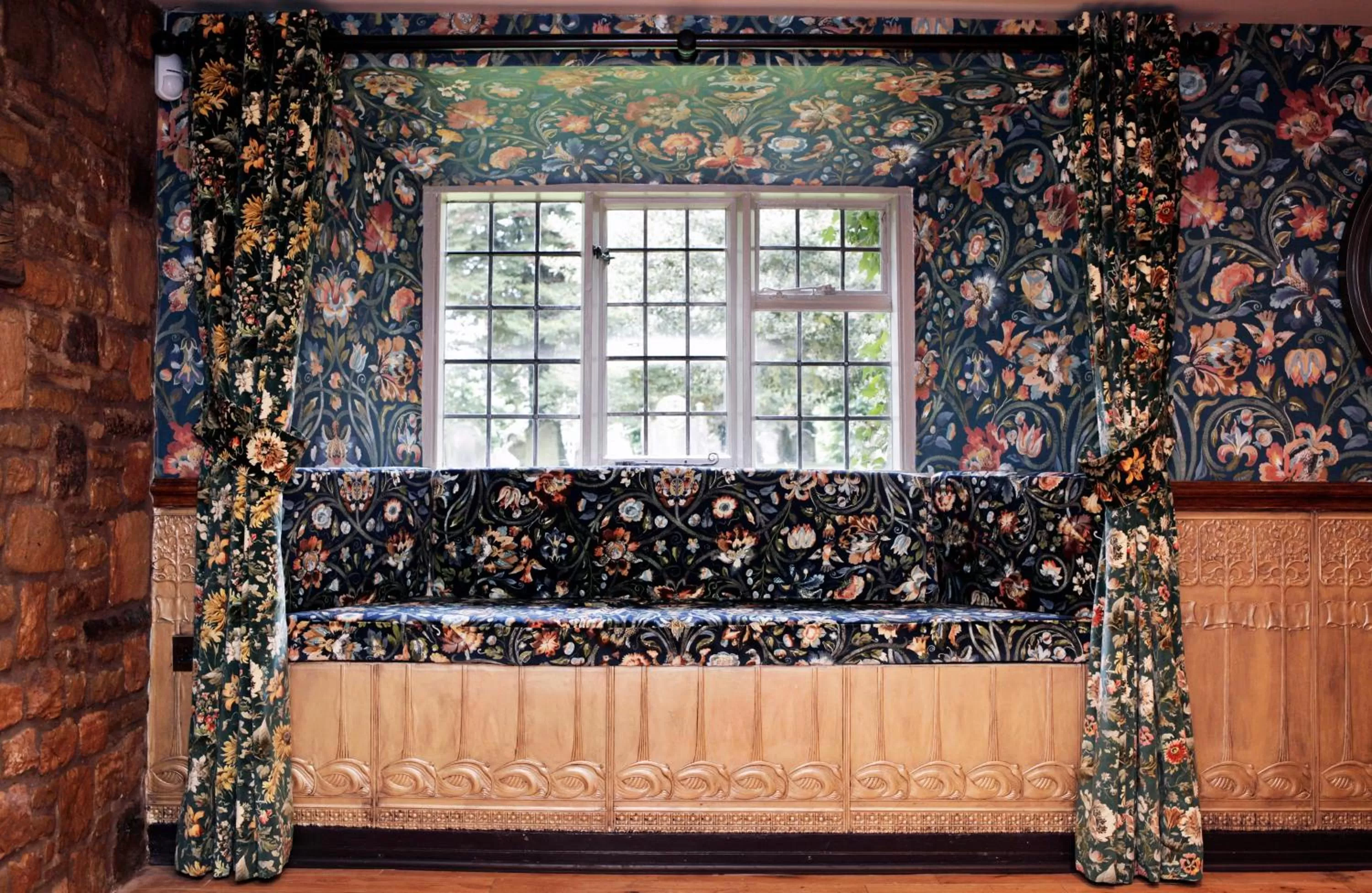 Lounge or bar in The Black Swan - The Inn Collection Group