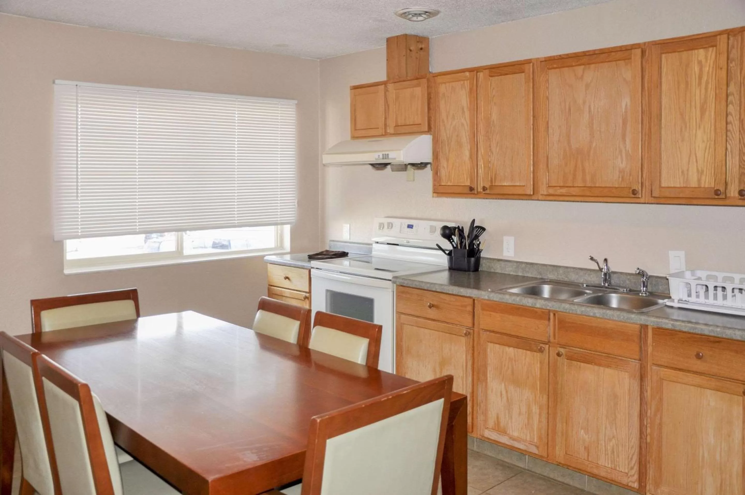 Photo of the whole room in Rodeway Inn